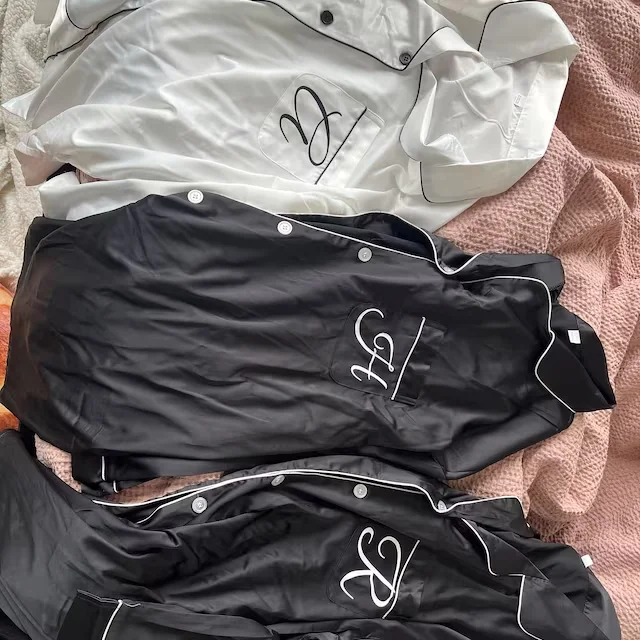 Matching Bridal Party Night Shirts Wedding Outfit for Bridesmaids Custom Name Bridesmaid Pajamas Sleep Shirts Satin Robe Pjs
