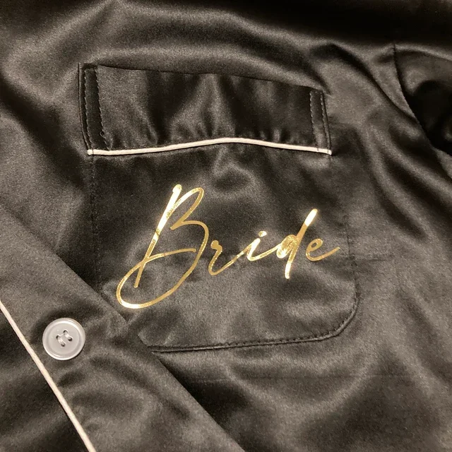 Matching Bridal Party Night Shirts Wedding Outfit for Bridesmaids Custom Name Bridesmaid Pajamas Sleep Shirts Satin Robe Pjs