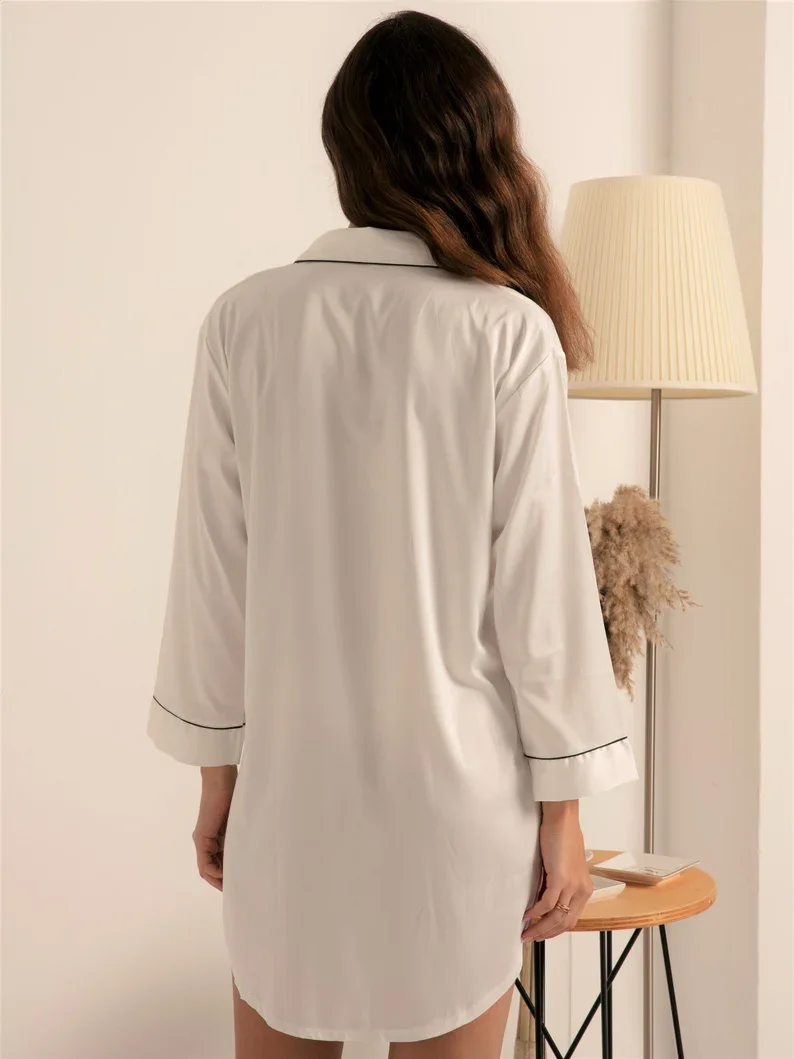 Matching Bridal Party Night Shirts Wedding Outfit for Bridesmaids Custom Name Bridesmaid Pajamas Sleep Shirts Satin Robe Pjs