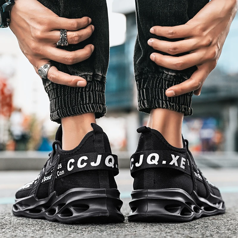 MAEDEF 2024 Men Running Sneakers Lightweight Sport Shoes Classical Mesh Breathable Casual Shoes Male Fashion Moccasins Sneakers