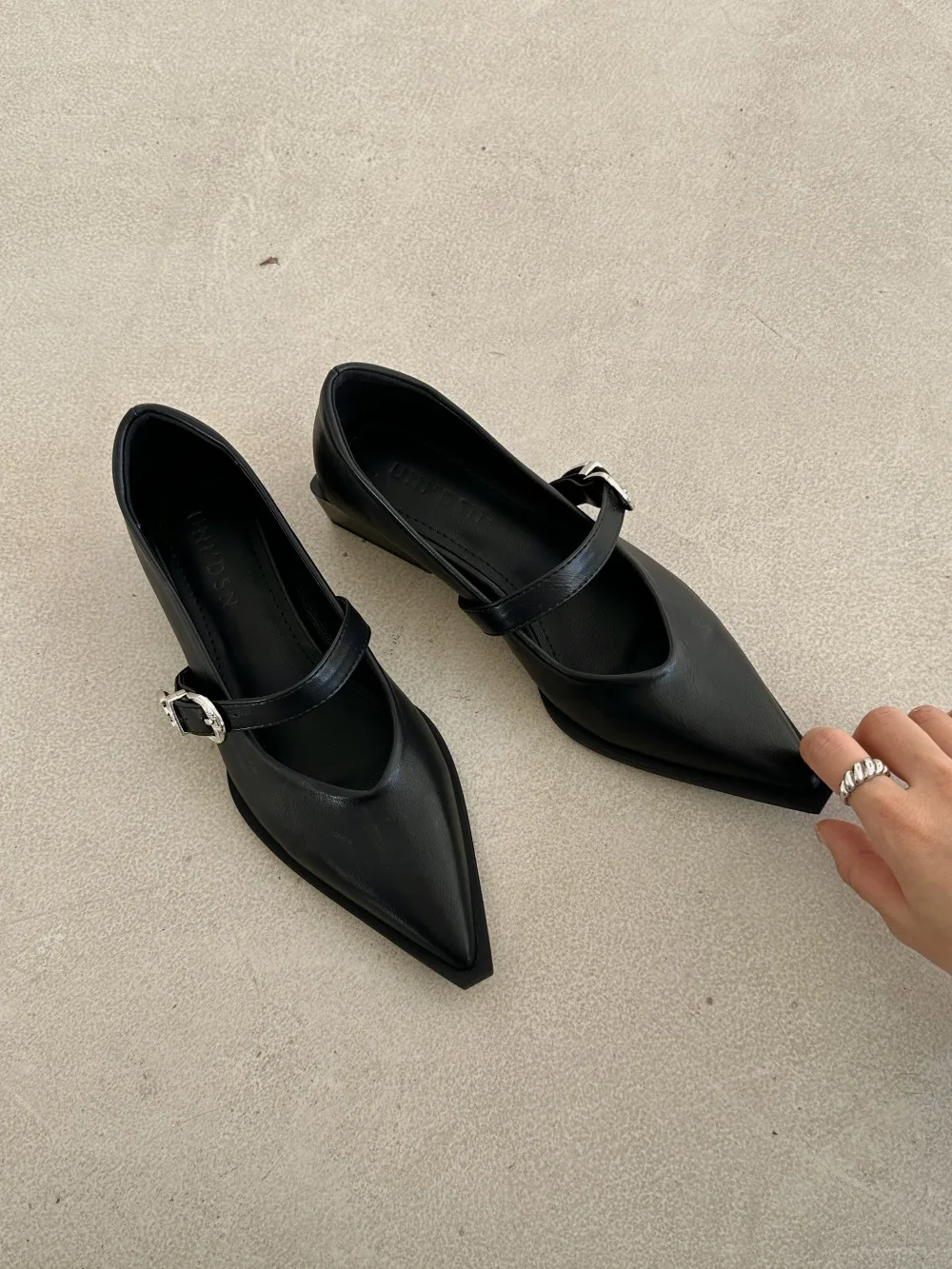 2024 New Mary Jane Shoes Spring Autumn Pointed Toe Low Heel Women Shallow Single Pumps Women Fashion Buckle Shoes