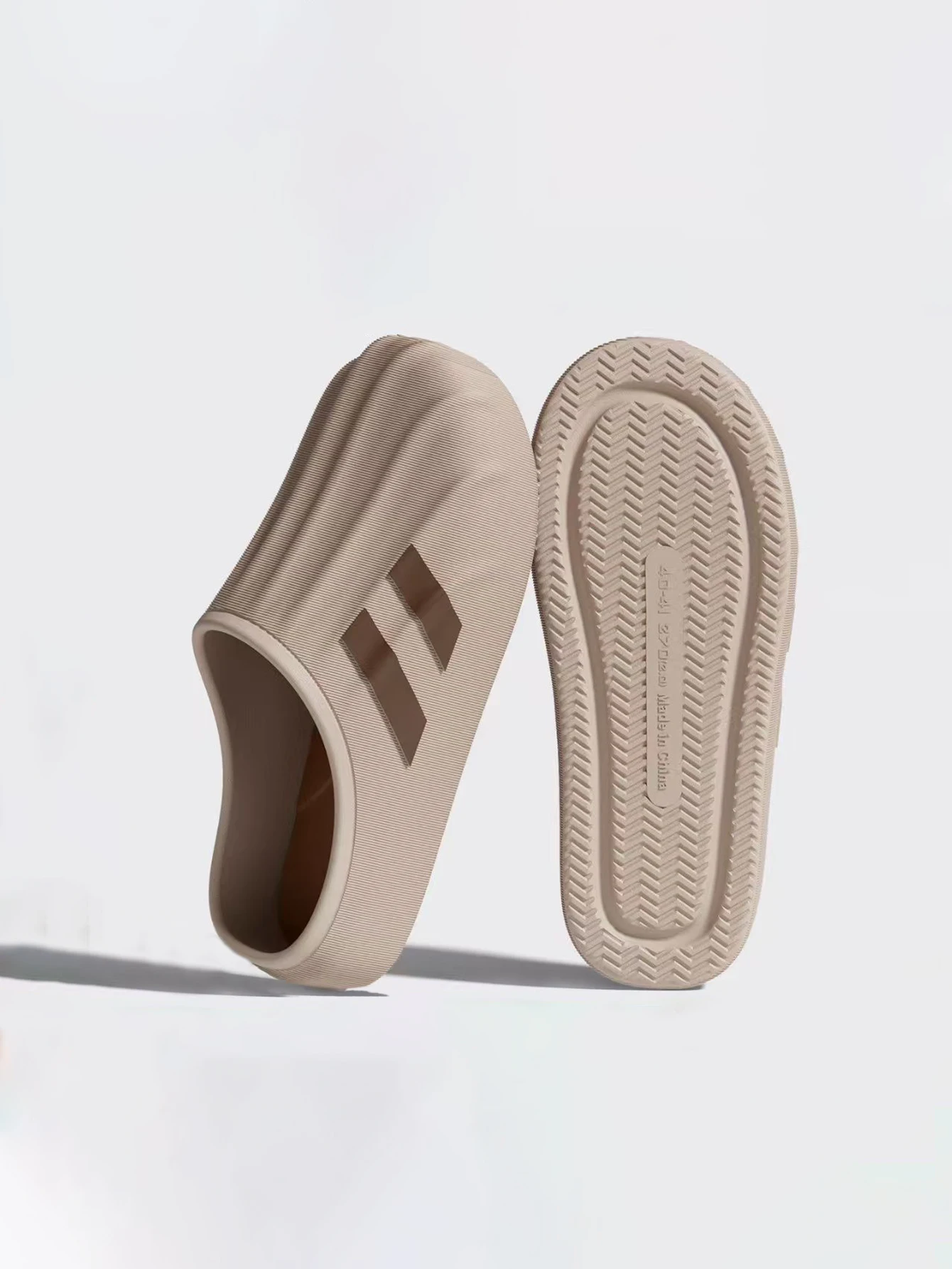 Sandals for Men Summer Men's Closed-Toe Slip-On Clogs Waterproof Soft Thick Sole Indoor Outdoor Dual Use Breathable Casual Shoes