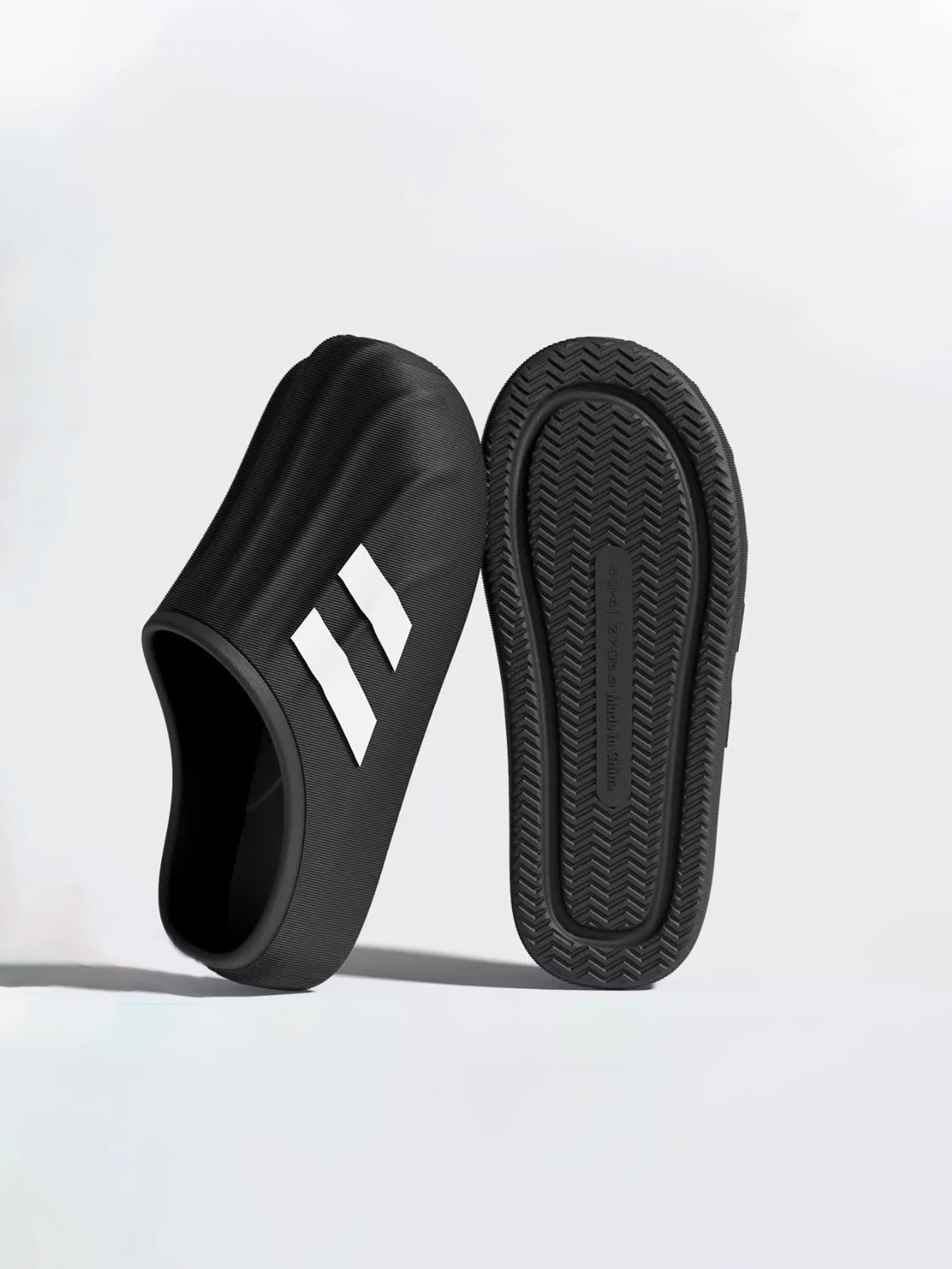 Sandals for Men Summer Men's Closed-Toe Slip-On Clogs Waterproof Soft Thick Sole Indoor Outdoor Dual Use Breathable Casual Shoes