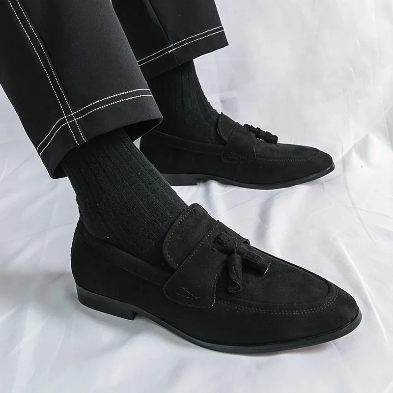 Mens Tassels Loafers Comfortable Suede Shoes Men Leather Low-heel Wedding Moccasins British Style Non-Slip Retro Driving Shoes