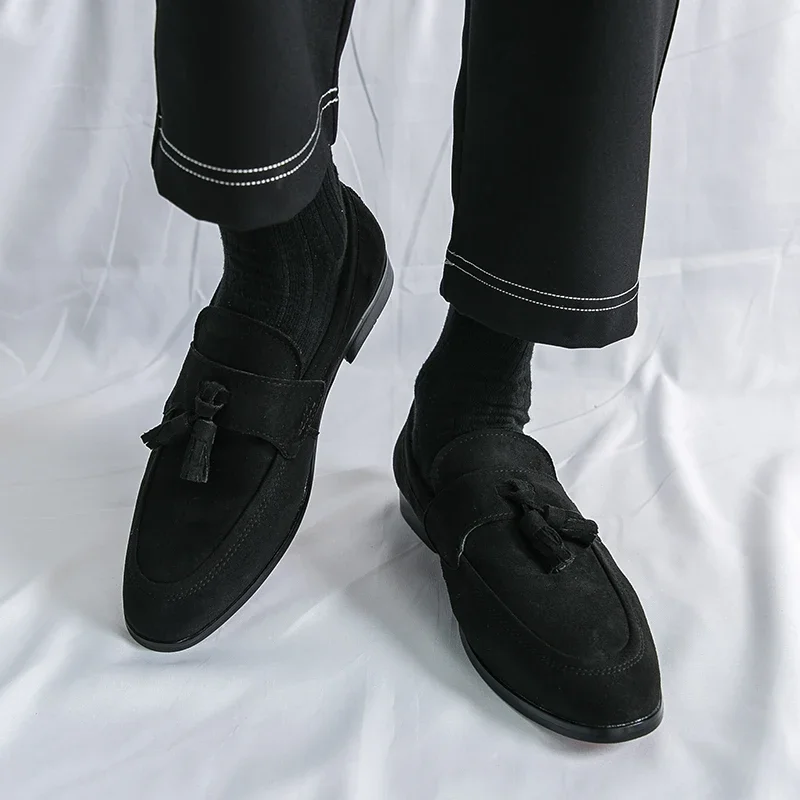 Mens Tassels Loafers Comfortable Suede Shoes Men Leather Low-heel Wedding Moccasins British Style Non-Slip Retro Driving Shoes