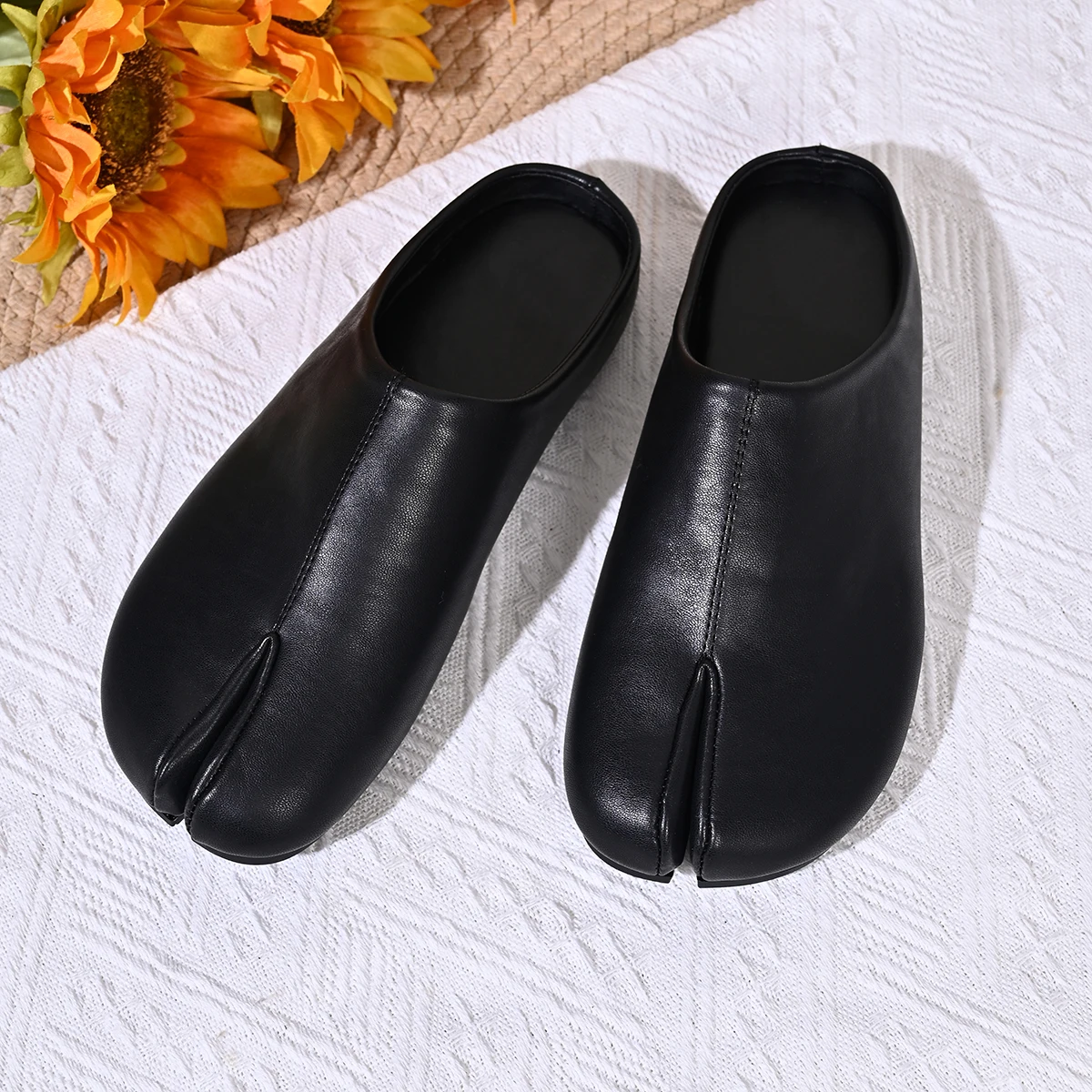New Fashion Tabi Ninja Flats Leather Split Toe Flat Slippers Woman Cozy Loafers Female Summer Low Heels Ladies Muller Shoes