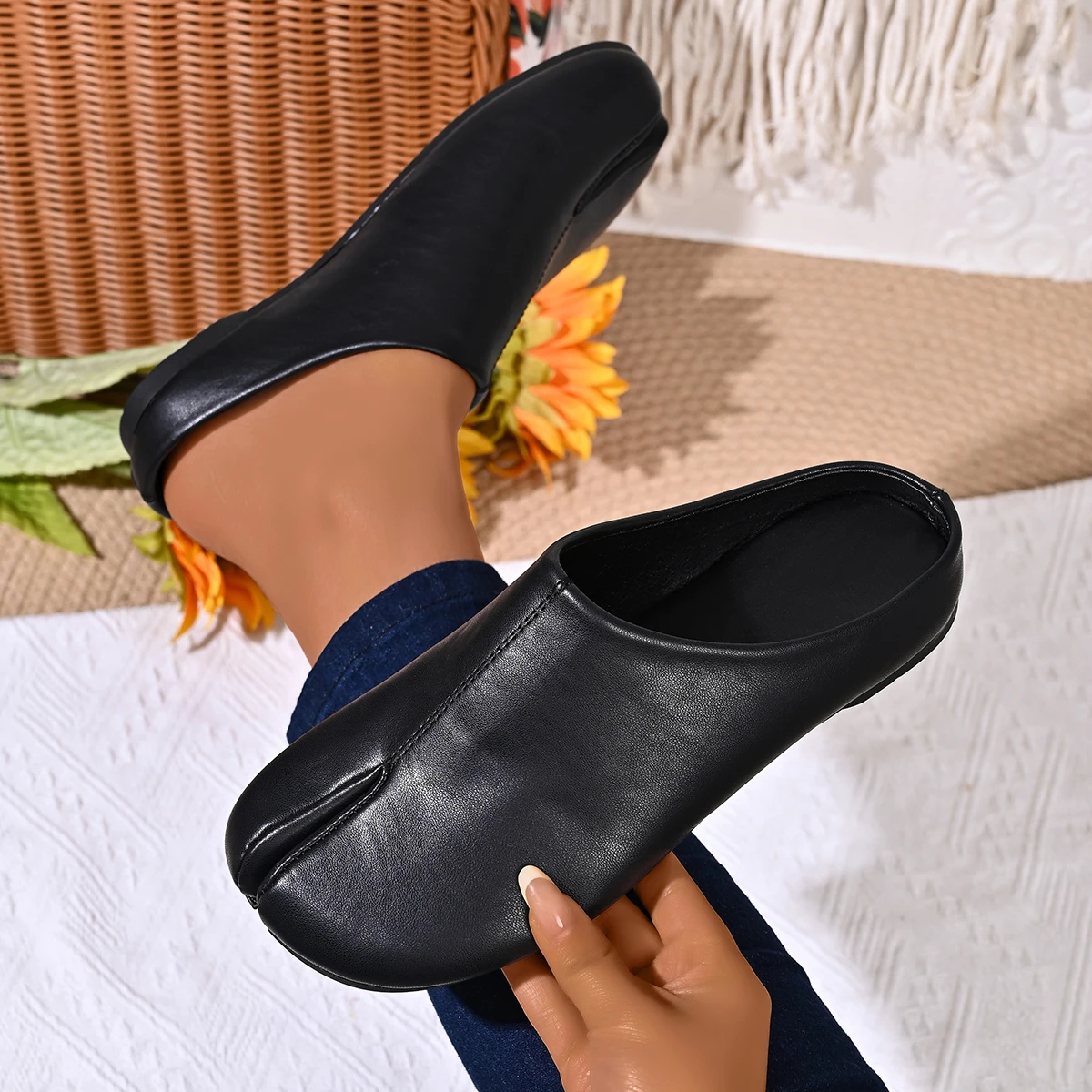 New Fashion Tabi Ninja Flats Leather Split Toe Flat Slippers Woman Cozy Loafers Female Summer Low Heels Ladies Muller Shoes