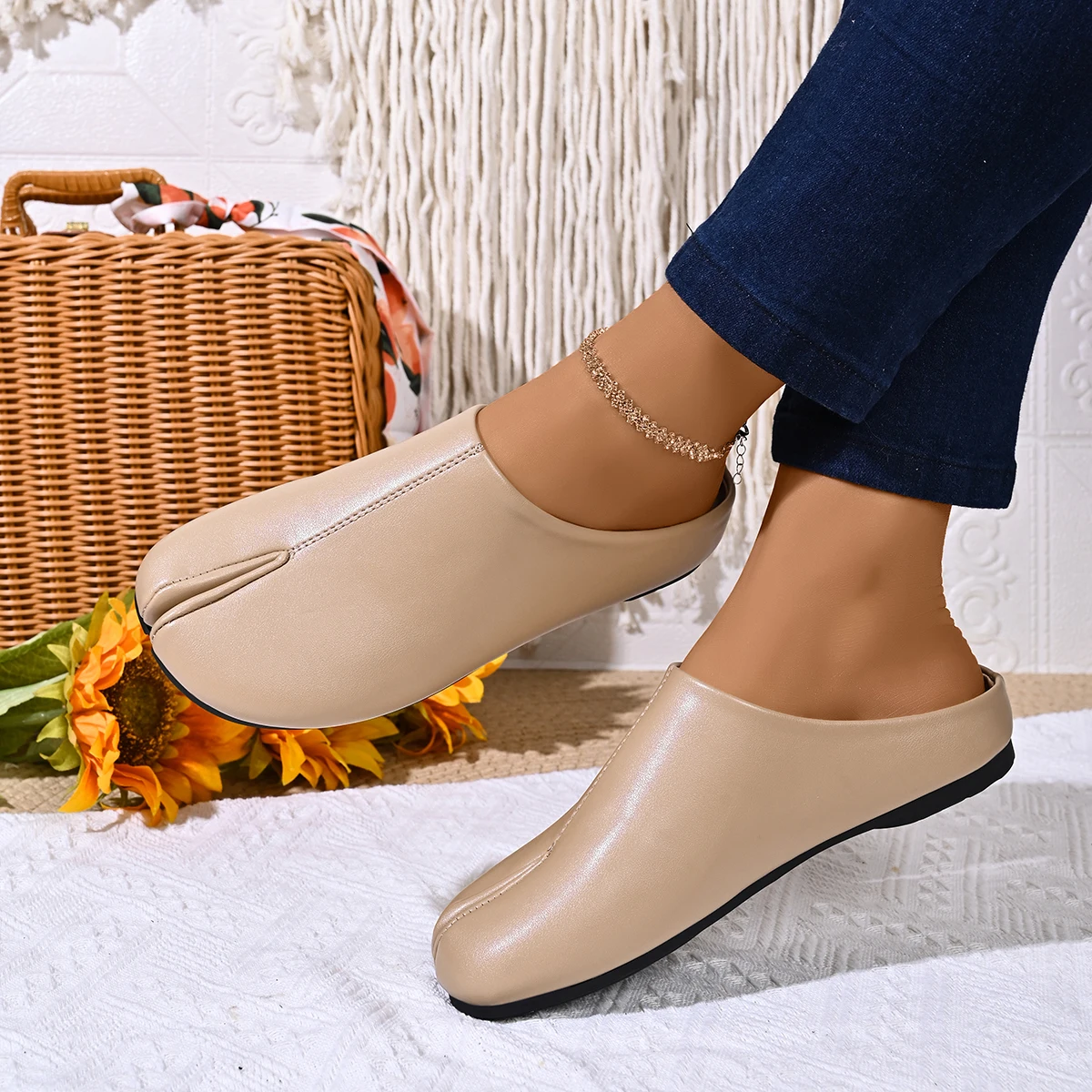 New Fashion Tabi Ninja Flats Leather Split Toe Flat Slippers Woman Cozy Loafers Female Summer Low Heels Ladies Muller Shoes