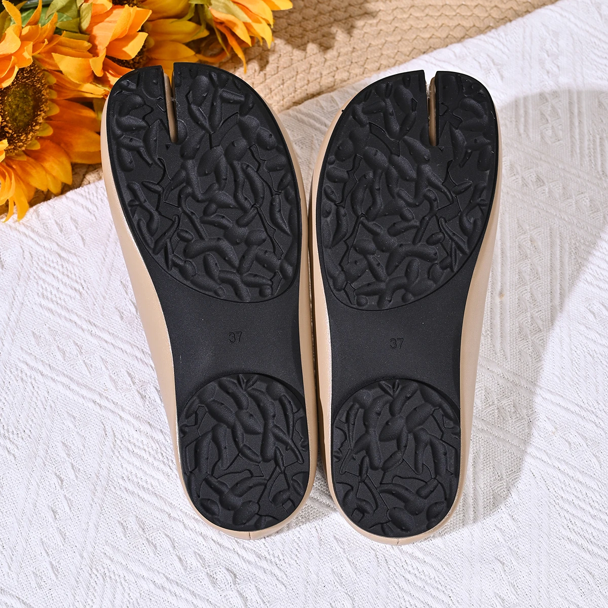New Fashion Tabi Ninja Flats Leather Split Toe Flat Slippers Woman Cozy Loafers Female Summer Low Heels Ladies Muller Shoes