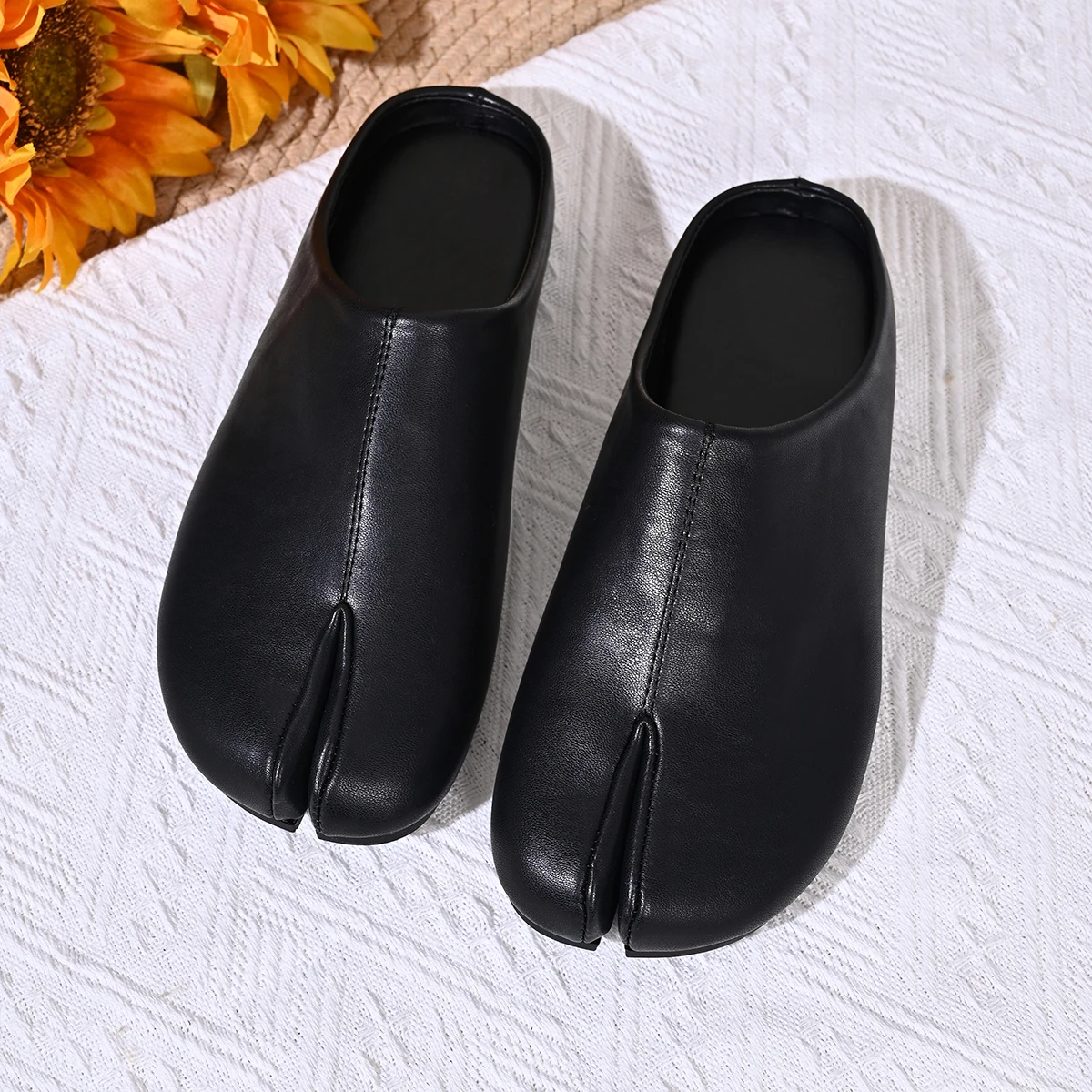 New Fashion Tabi Ninja Flats Leather Split Toe Flat Slippers Woman Cozy Loafers Female Summer Low Heels Ladies Muller Shoes