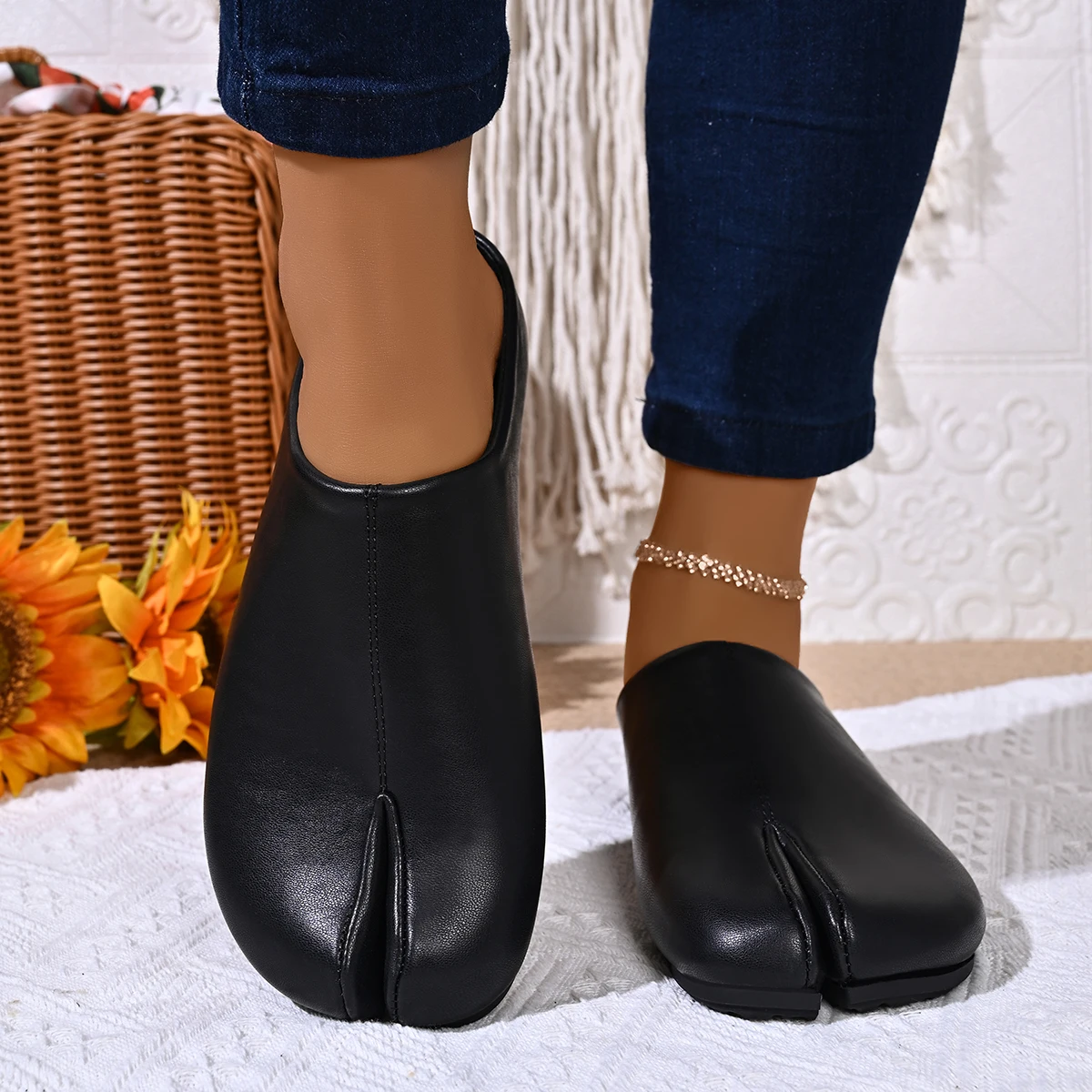 New Fashion Tabi Ninja Flats Leather Split Toe Flat Slippers Woman Cozy Loafers Female Summer Low Heels Ladies Muller Shoes