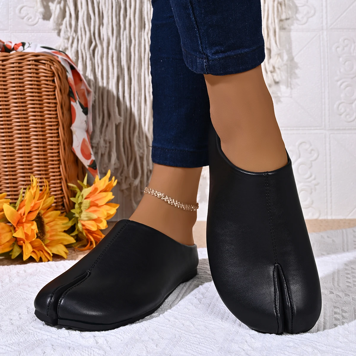 New Fashion Tabi Ninja Flats Leather Split Toe Flat Slippers Woman Cozy Loafers Female Summer Low Heels Ladies Muller Shoes