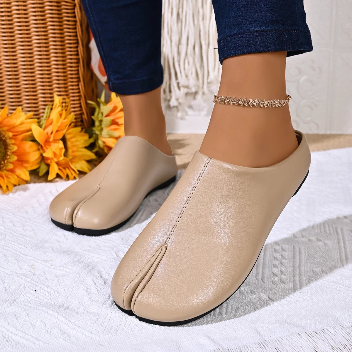 New Fashion Tabi Ninja Flats Leather Split Toe Flat Slippers Woman Cozy Loafers Female Summer Low Heels Ladies Muller Shoes