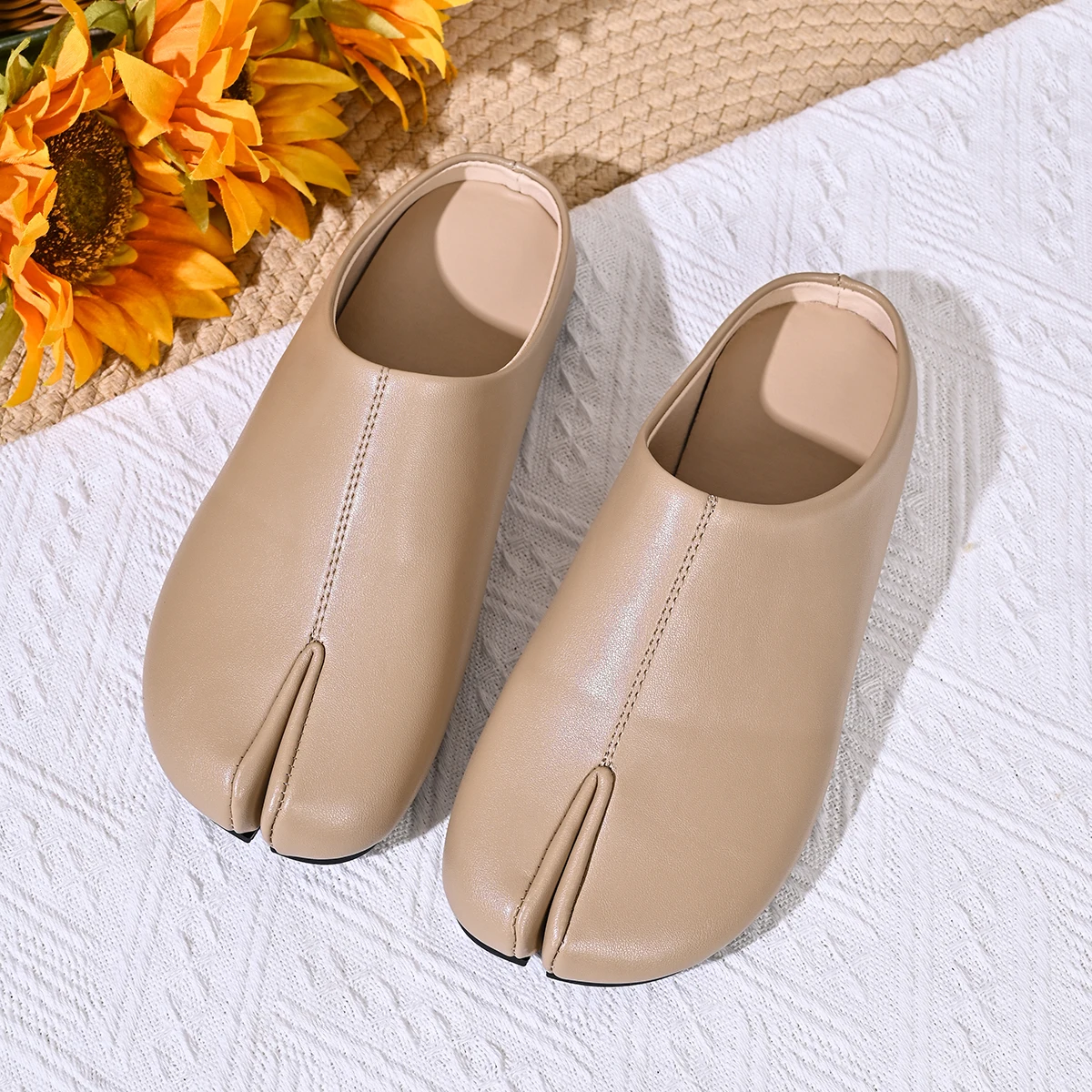 New Fashion Tabi Ninja Flats Leather Split Toe Flat Slippers Woman Cozy Loafers Female Summer Low Heels Ladies Muller Shoes