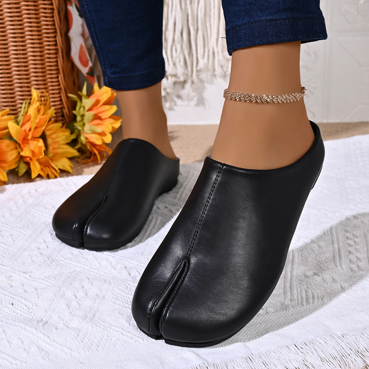 New Fashion Tabi Ninja Flats Leather Split Toe Flat Slippers Woman Cozy Loafers Female Summer Low Heels Ladies Muller Shoes