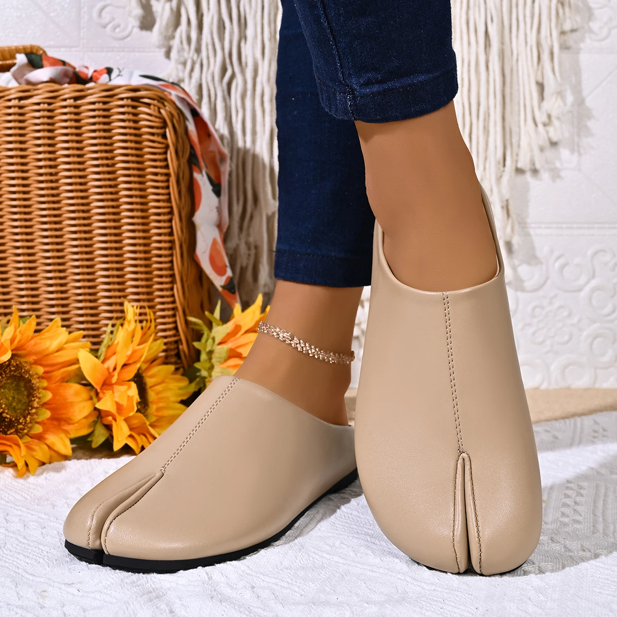 New Fashion Tabi Ninja Flats Leather Split Toe Flat Slippers Woman Cozy Loafers Female Summer Low Heels Ladies Muller Shoes