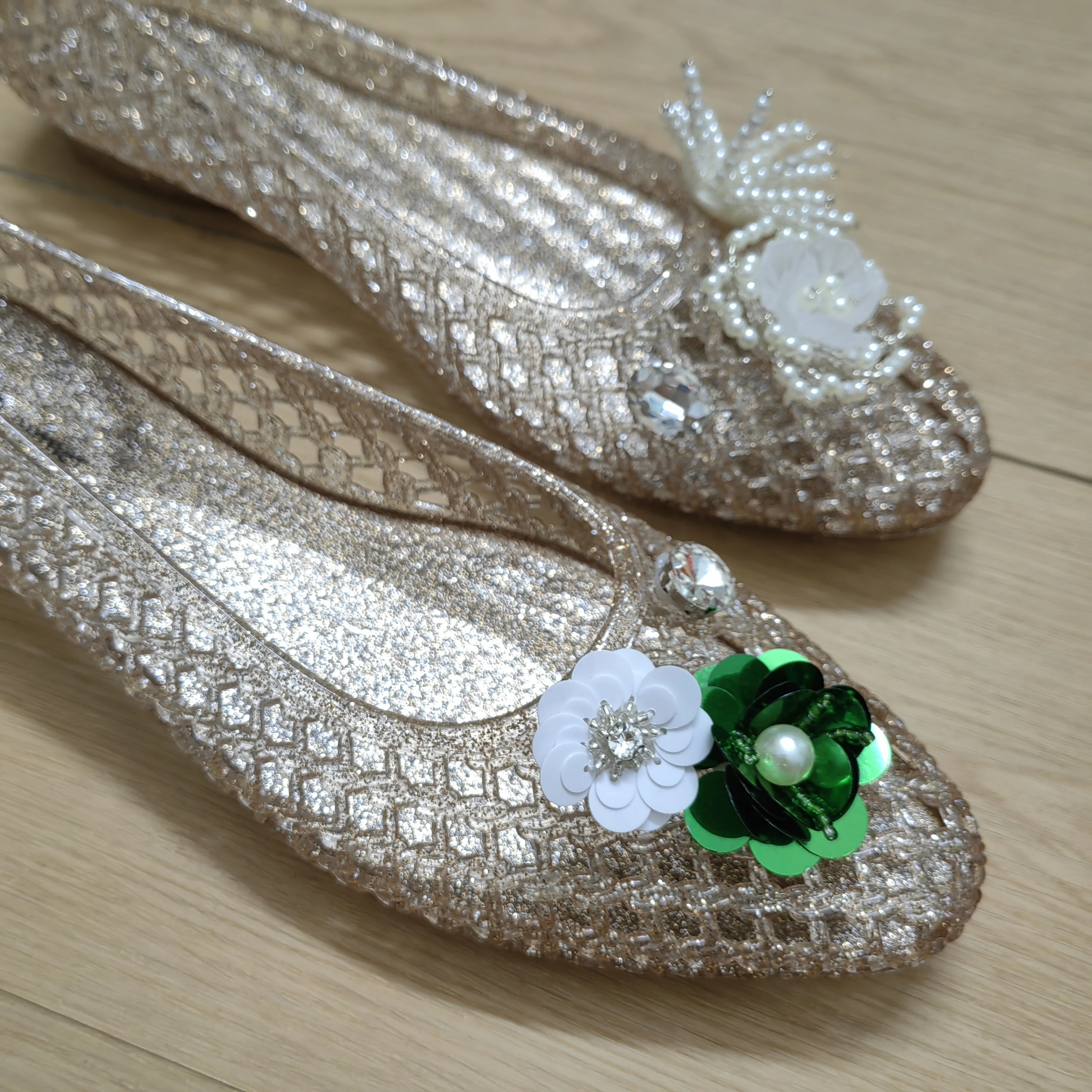 Fashionable Crystal Slippers for Women, Mesh Flat Sandals with a High-End Feel, Korean Crystal Jelly Shoes, Pointed Toe Shallow Single Shoes for Women