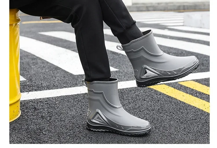 2026 Men's new short tube water boots, waterproof shoes, anti slip thick soled rain boots, outdoor work rain boots