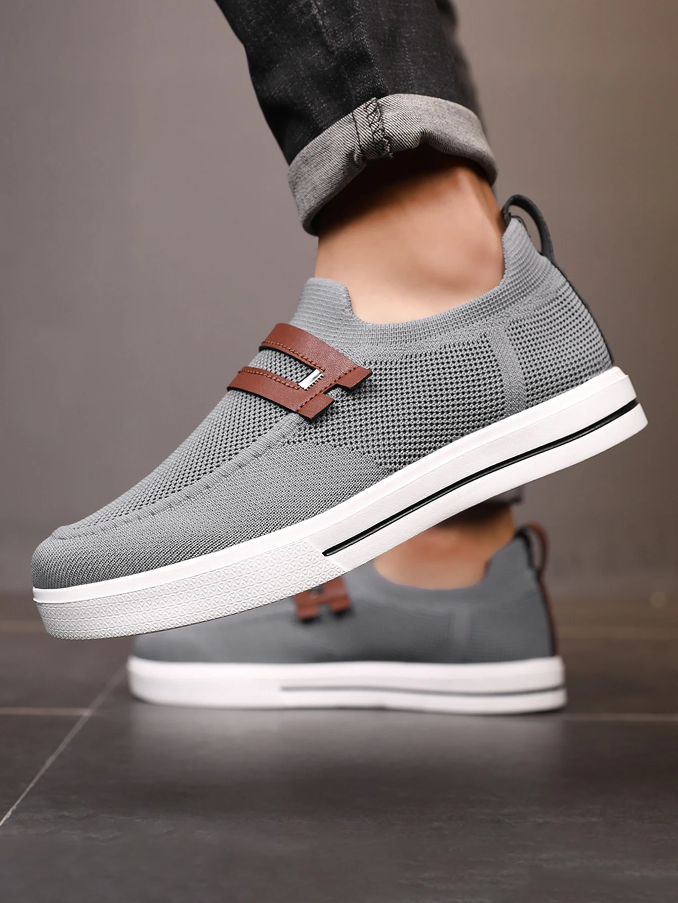 New Men Sports Shoes Mesh Breathable Casual Shoes Outdoor EVA Soft-Soled Walking Shoes Lightweight Comfortable Men Sports Shoes