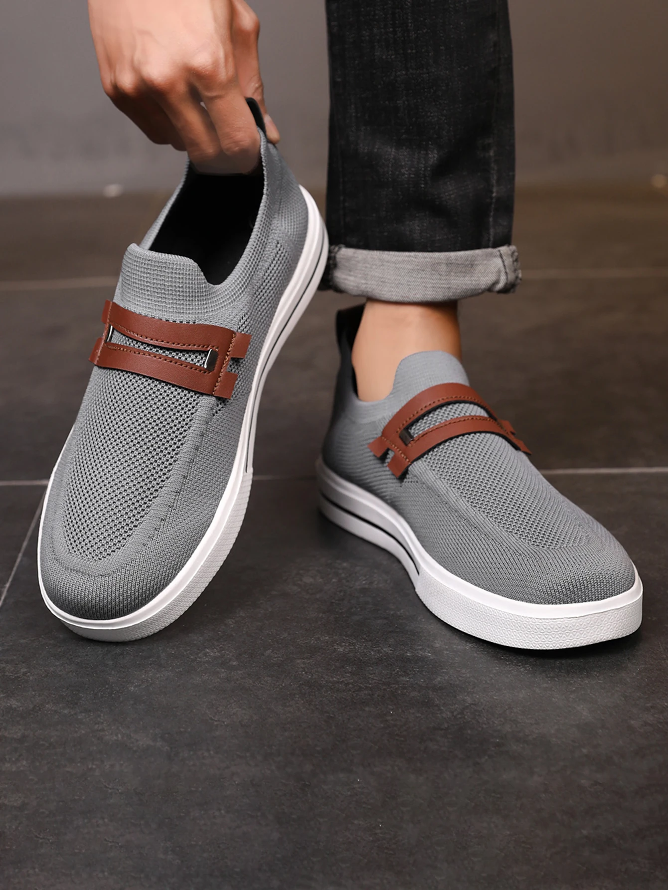 New Men Sports Shoes Mesh Breathable Casual Shoes Outdoor EVA Soft-Soled Walking Shoes Lightweight Comfortable Men Sports Shoes