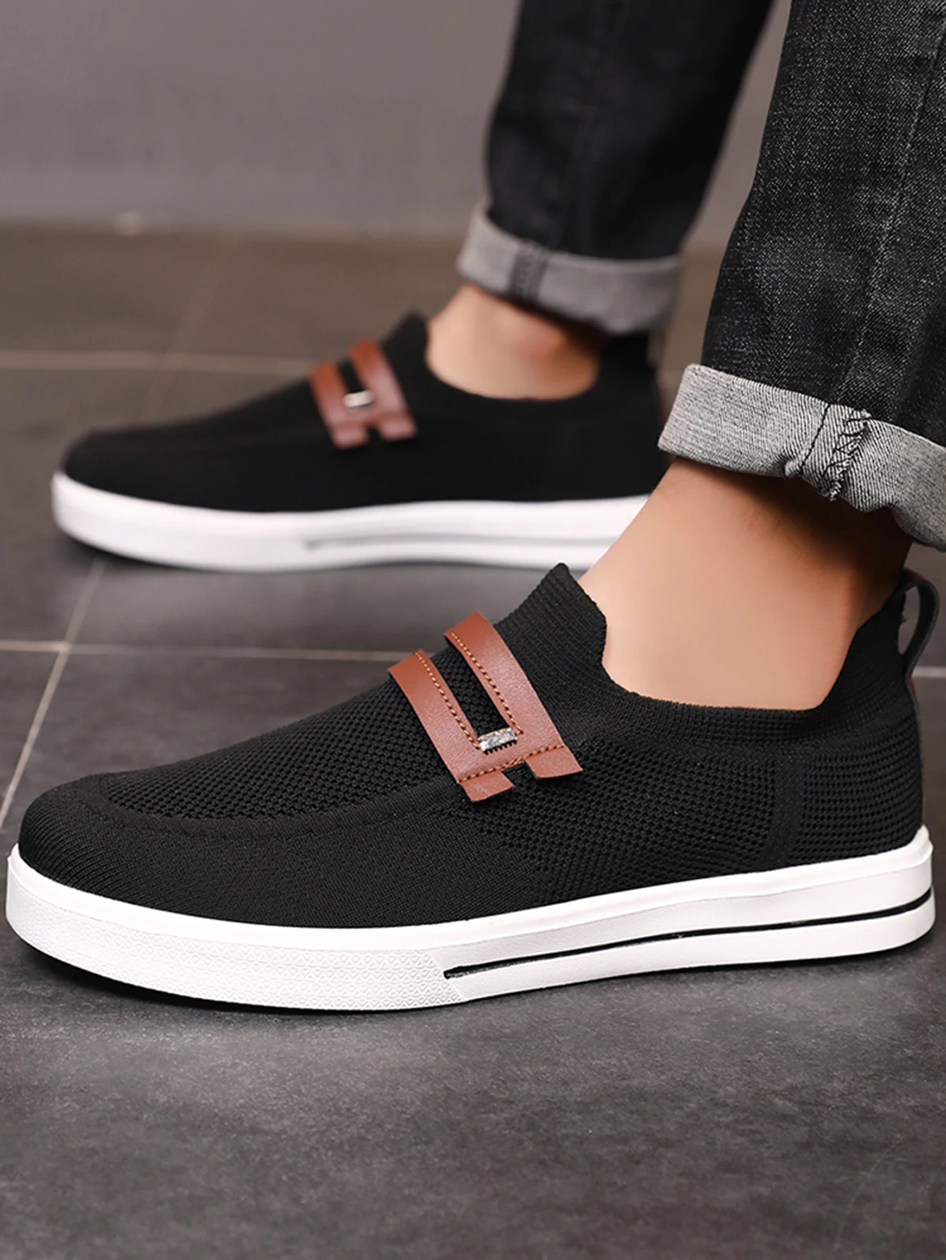 New Men Sports Shoes Mesh Breathable Casual Shoes Outdoor EVA Soft-Soled Walking Shoes Lightweight Comfortable Men Sports Shoes