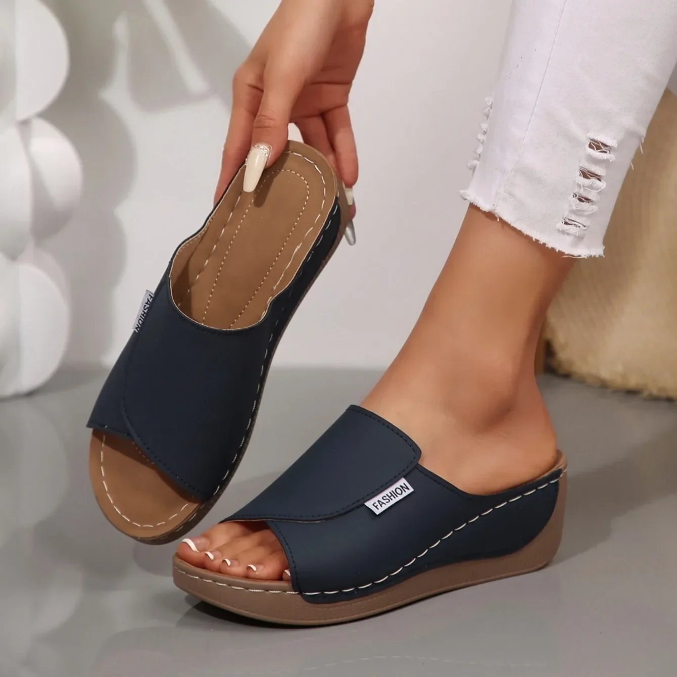 2026 Women Wedge Slippers New Fashion Summer Slippers Open Toe Breathable Sandals Comfortable Buckle Woman Shoes Slides Women