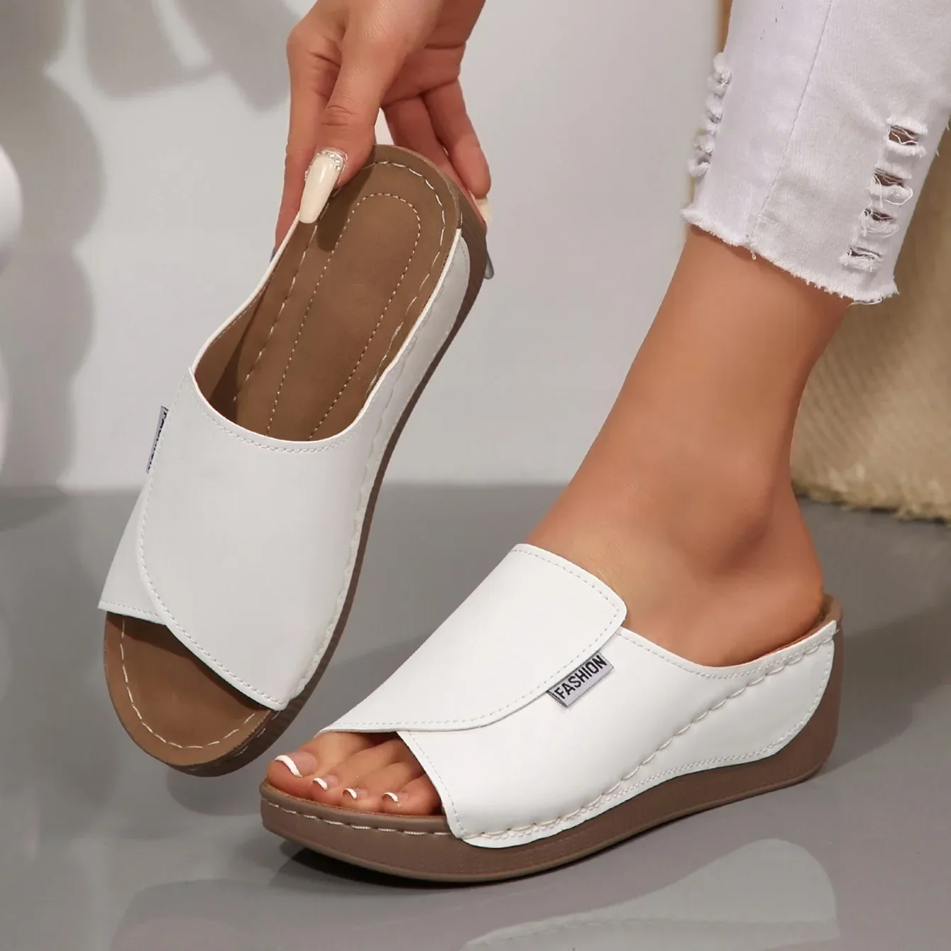 2026 Women Wedge Slippers New Fashion Summer Slippers Open Toe Breathable Sandals Comfortable Buckle Woman Shoes Slides Women