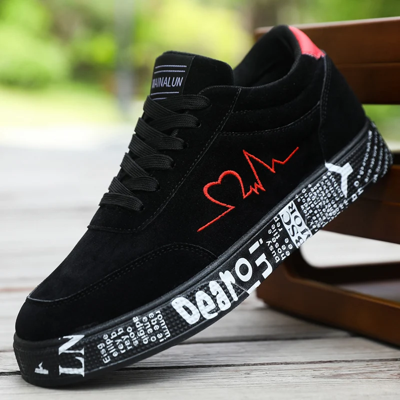 Men's lightweight casual sneakers. Everyday outdoor running and skate shoes for men. Colors: black and red. Sizes: 39 to 48.