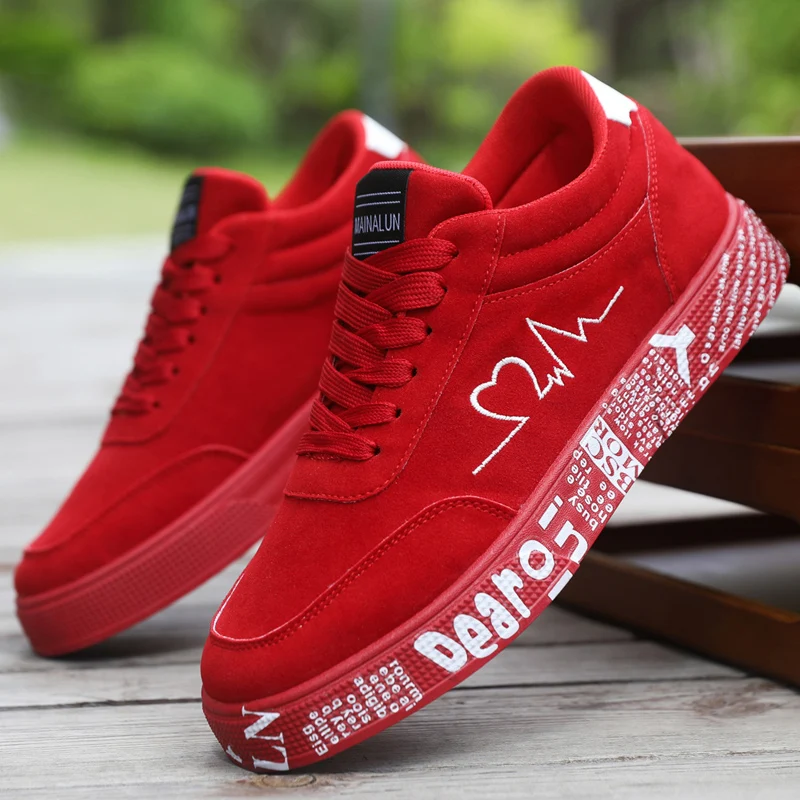 Men's lightweight casual sneakers. Everyday outdoor running and skate shoes for men. Colors: black and red. Sizes: 39 to 48.
