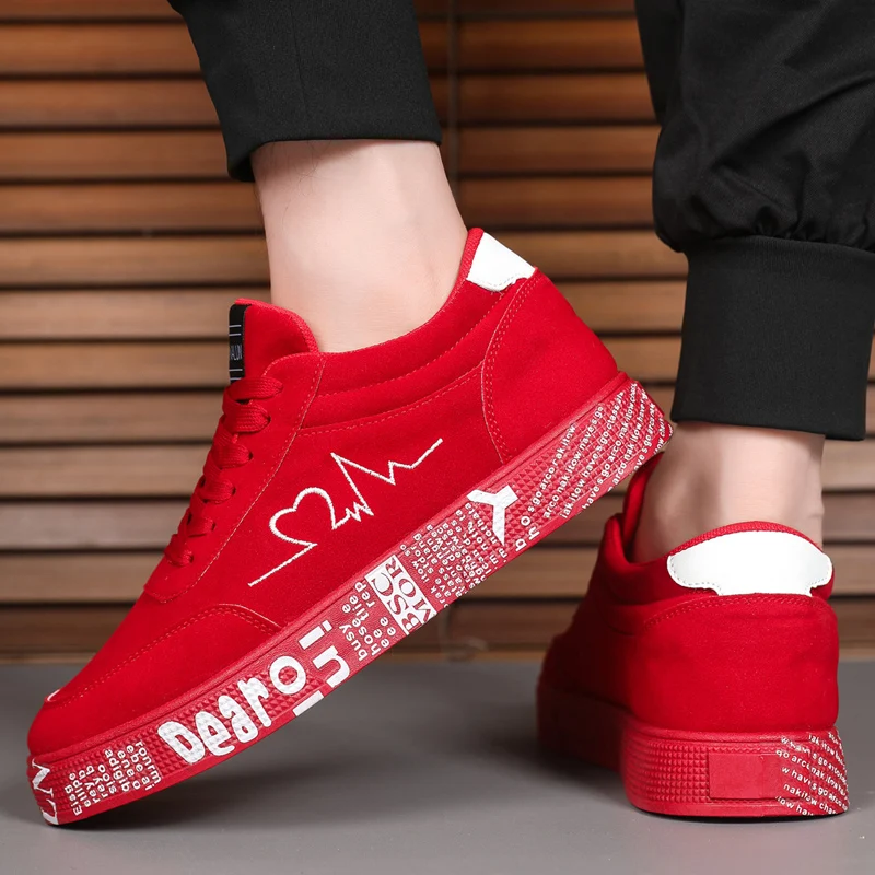 Men's lightweight casual sneakers. Everyday outdoor running and skate shoes for men. Colors: black and red. Sizes: 39 to 48.