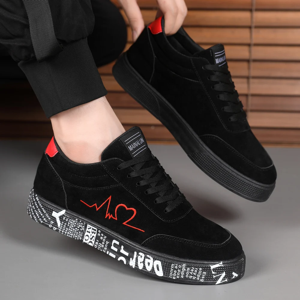 Men's lightweight casual sneakers. Everyday outdoor running and skate shoes for men. Colors: black and red. Sizes: 39 to 48.