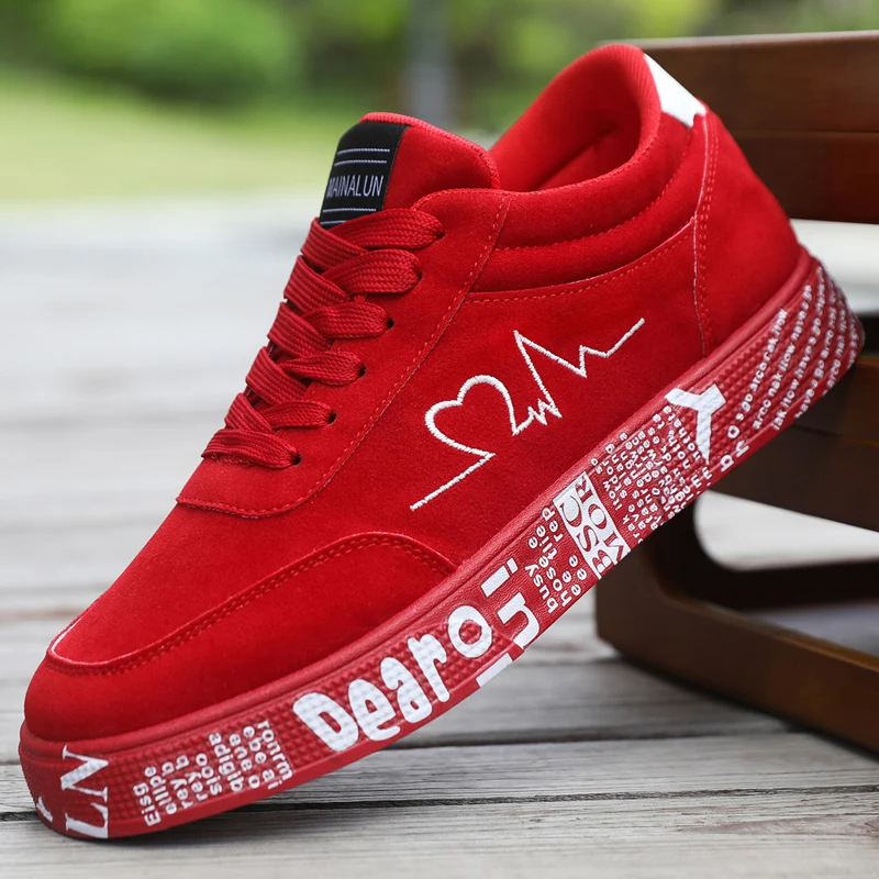 Men's lightweight casual sneakers. Everyday outdoor running and skate shoes for men. Colors: black and red. Sizes: 39 to 48.