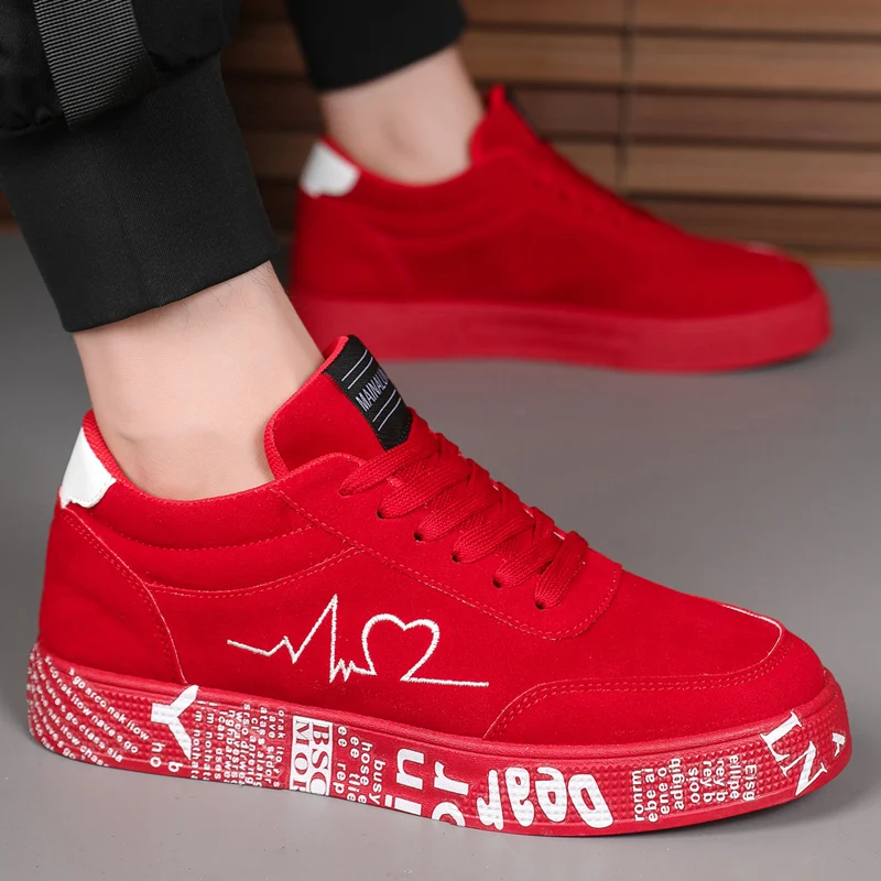 Men's lightweight casual sneakers. Everyday outdoor running and skate shoes for men. Colors: black and red. Sizes: 39 to 48.