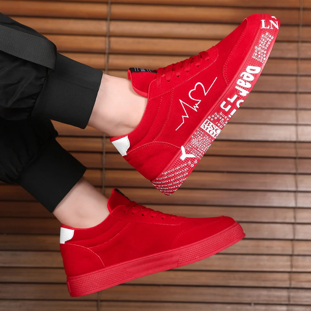 Men's lightweight casual sneakers. Everyday outdoor running and skate shoes for men. Colors: black and red. Sizes: 39 to 48.