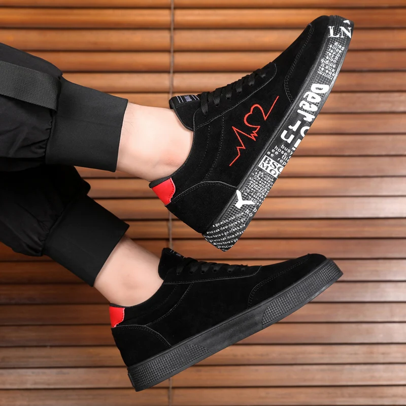 Men's lightweight casual sneakers. Everyday outdoor running and skate shoes for men. Colors: black and red. Sizes: 39 to 48.