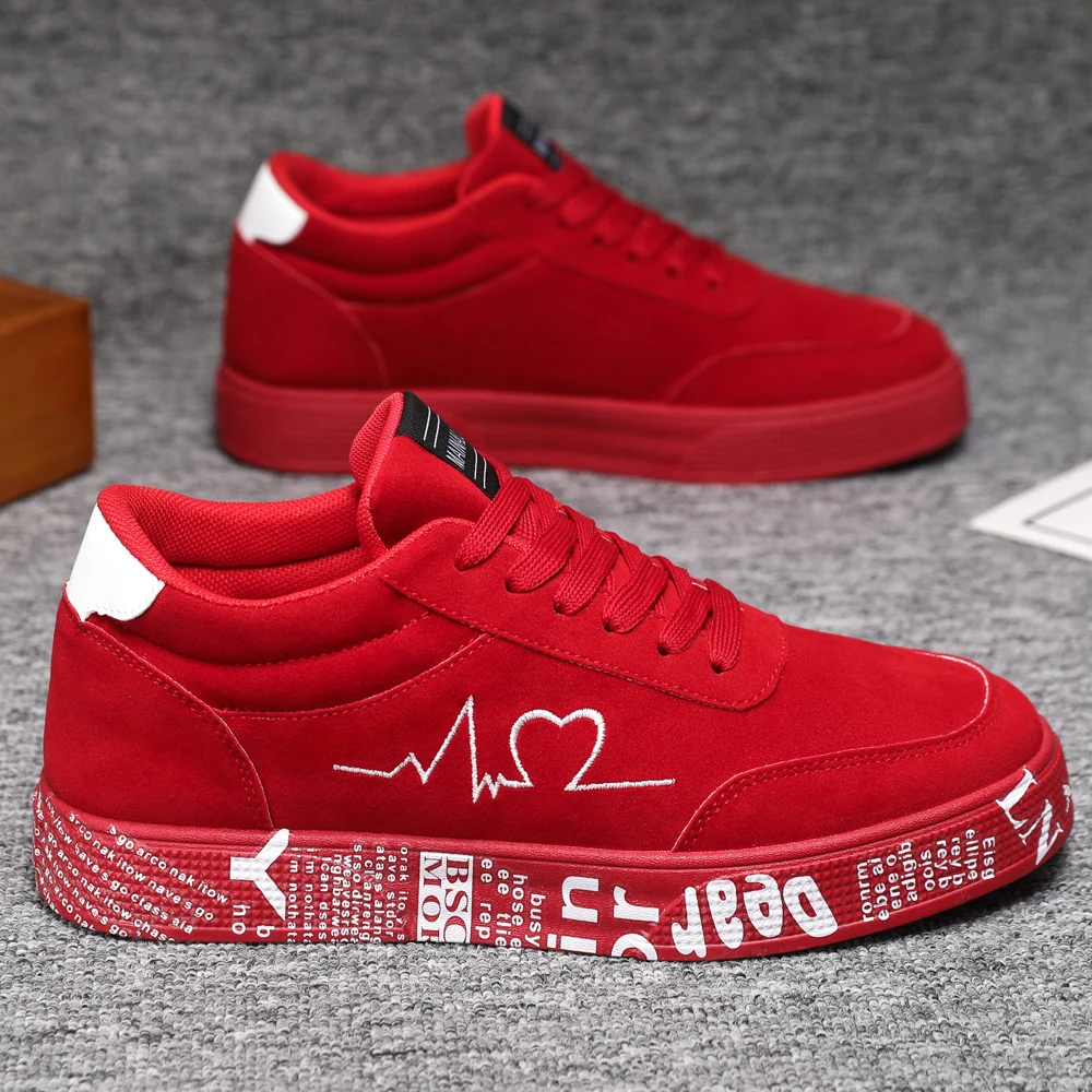 Men's lightweight casual sneakers. Everyday outdoor running and skate shoes for men. Colors: black and red. Sizes: 39 to 48.