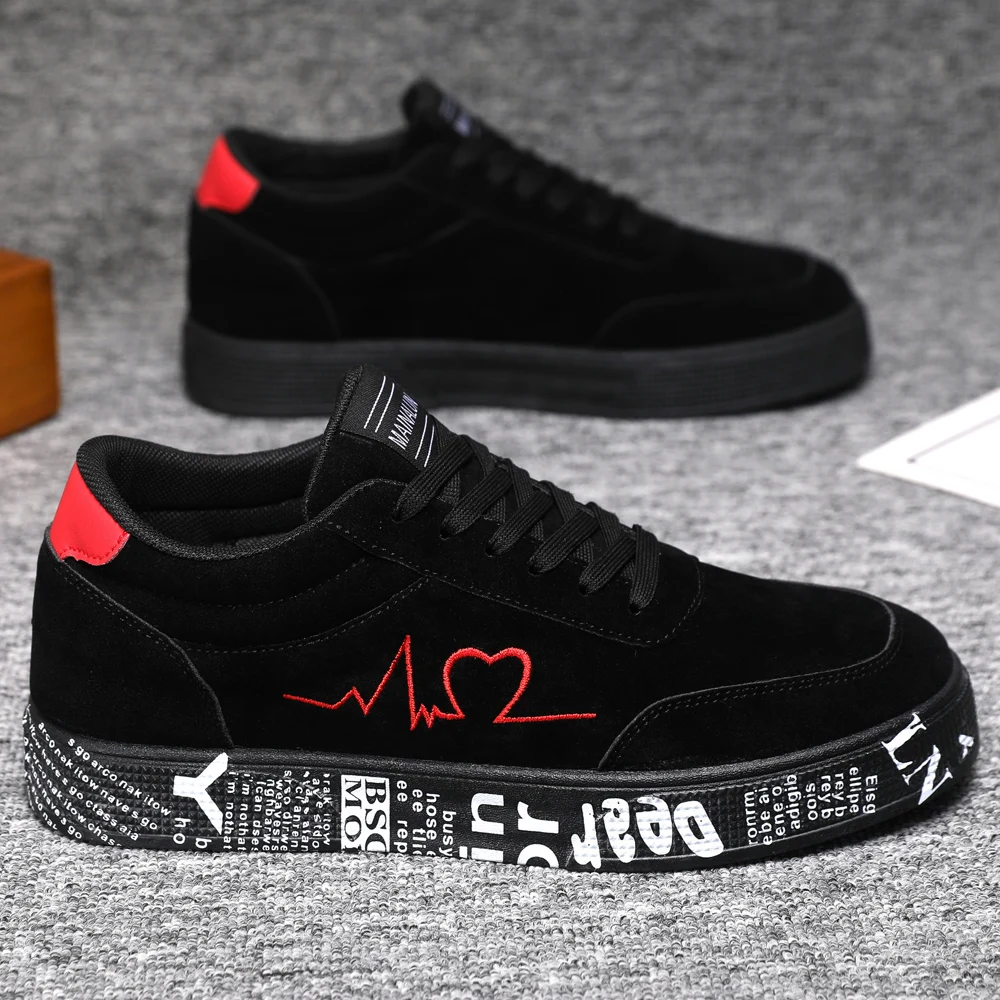Men's lightweight casual sneakers. Everyday outdoor running and skate shoes for men. Colors: black and red. Sizes: 39 to 48.
