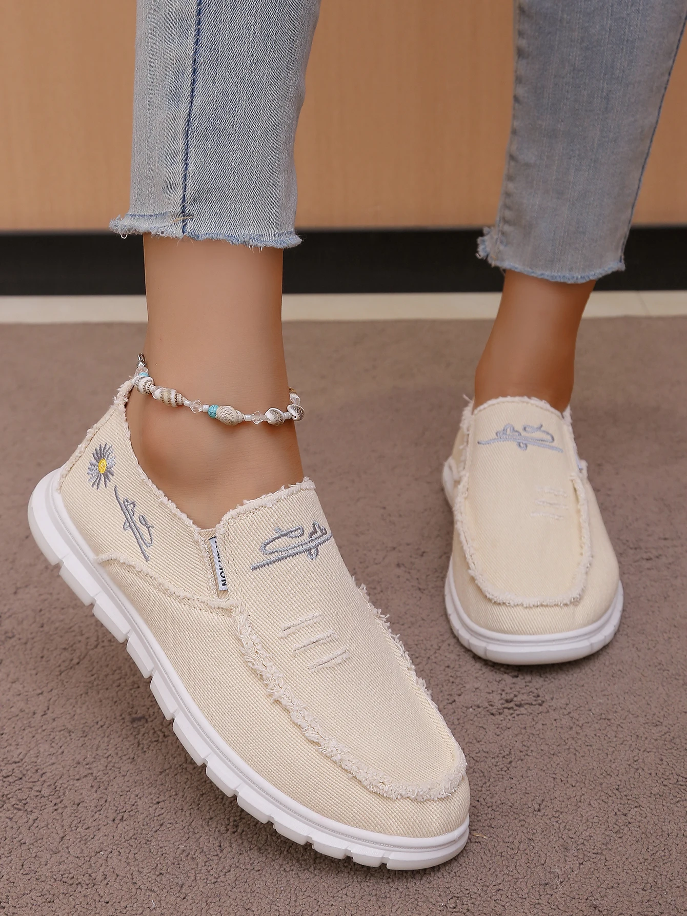 Canvas Slip-On Flats, Frayed Cut Collar Trim, Daisy Vine Stitch Graphic Diamond Lattice White Outsole Commute Lifestyle Shoes
