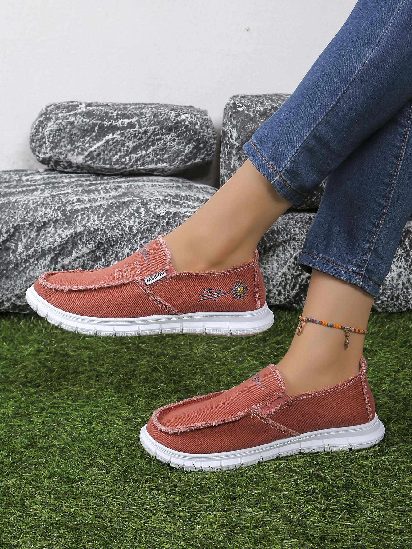 Canvas Slip-On Flats, Frayed Cut Collar Trim, Daisy Vine Stitch Graphic Diamond Lattice White Outsole Commute Lifestyle Shoes