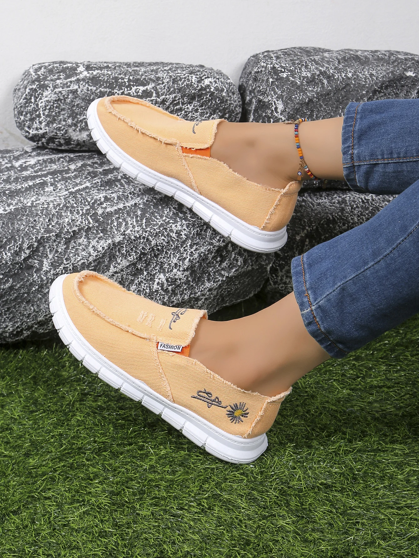 Canvas Slip-On Flats, Frayed Cut Collar Trim, Daisy Vine Stitch Graphic Diamond Lattice White Outsole Commute Lifestyle Shoes