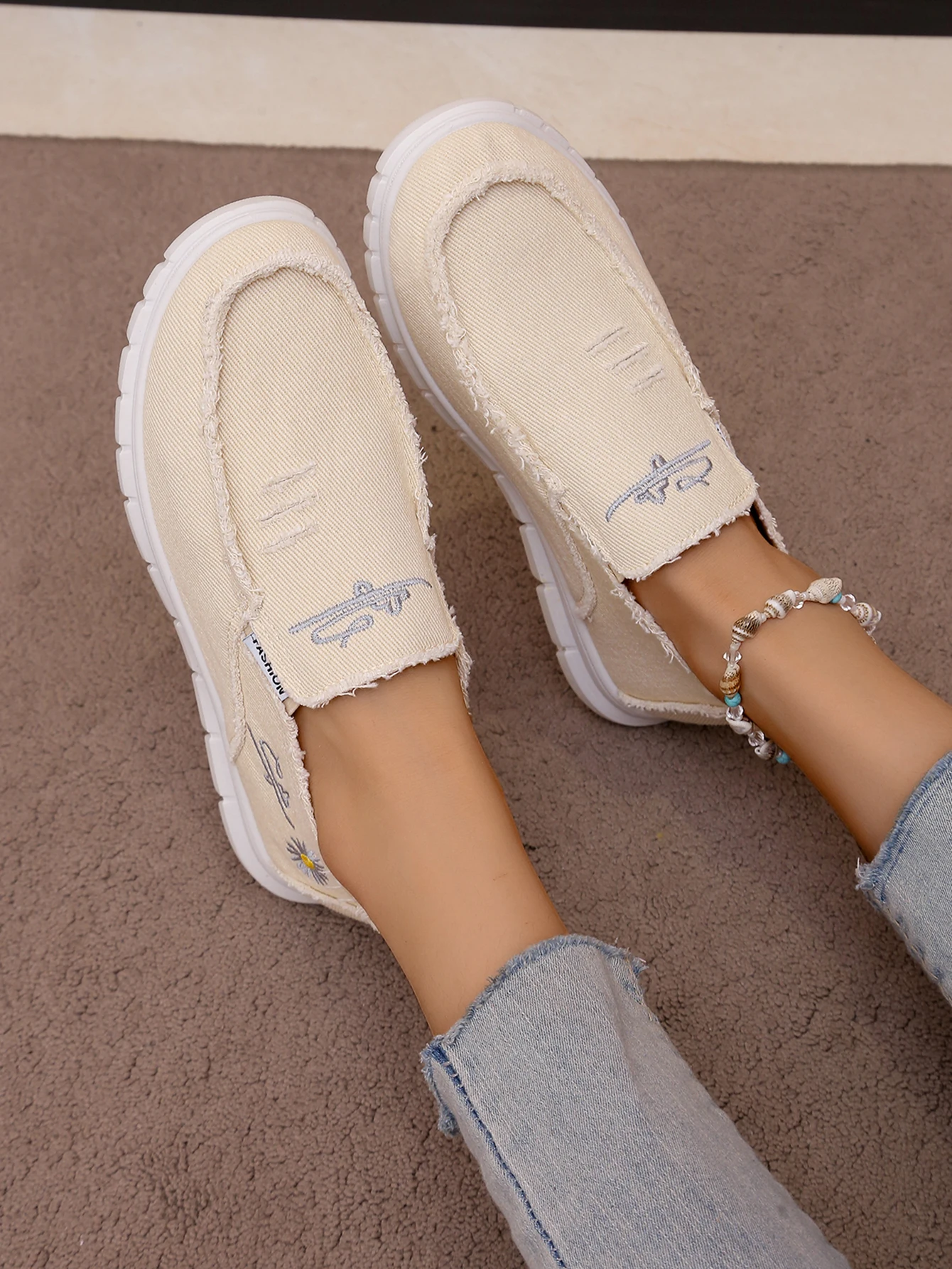 Canvas Slip-On Flats, Frayed Cut Collar Trim, Daisy Vine Stitch Graphic Diamond Lattice White Outsole Commute Lifestyle Shoes