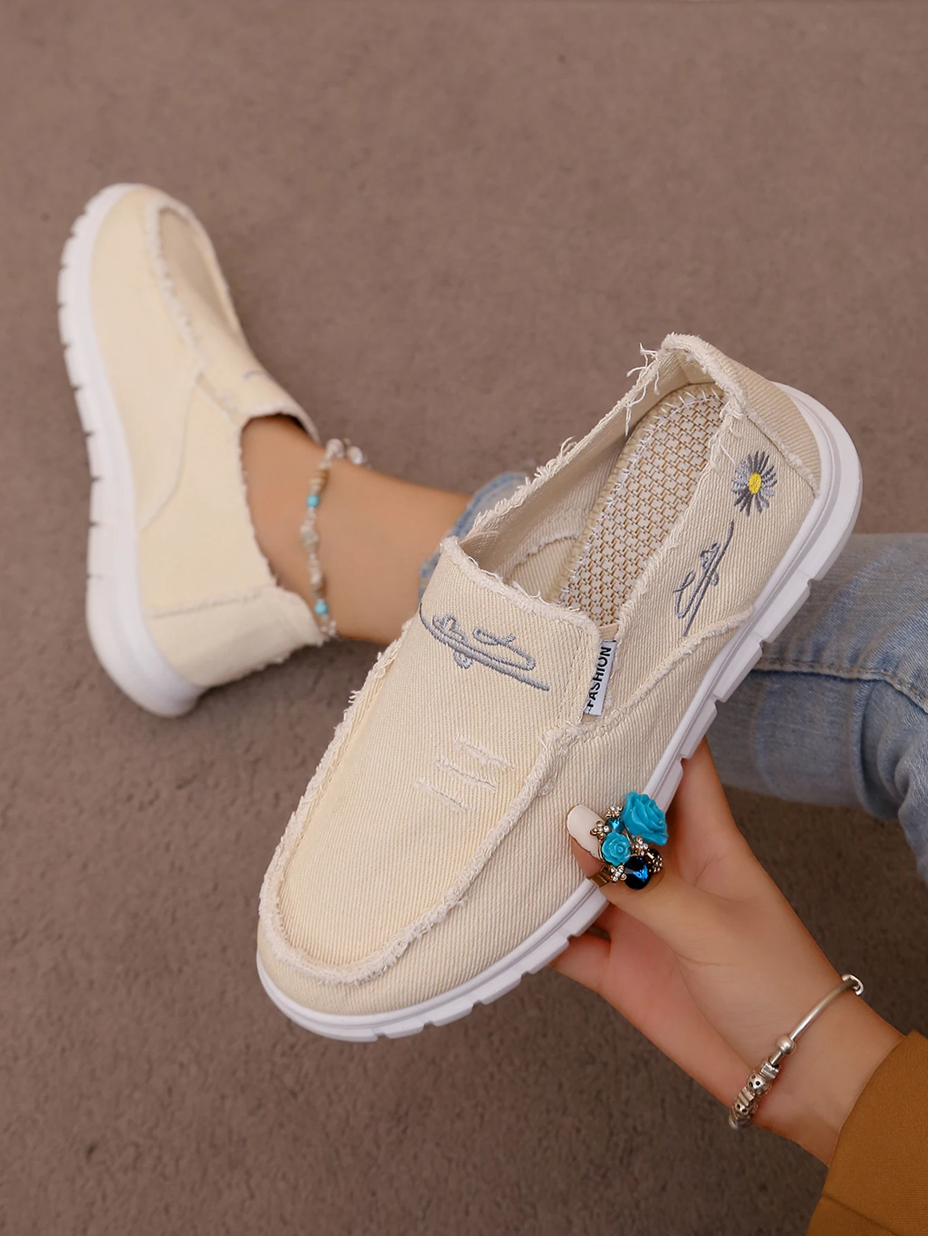 Canvas Slip-On Flats, Frayed Cut Collar Trim, Daisy Vine Stitch Graphic Diamond Lattice White Outsole Commute Lifestyle Shoes