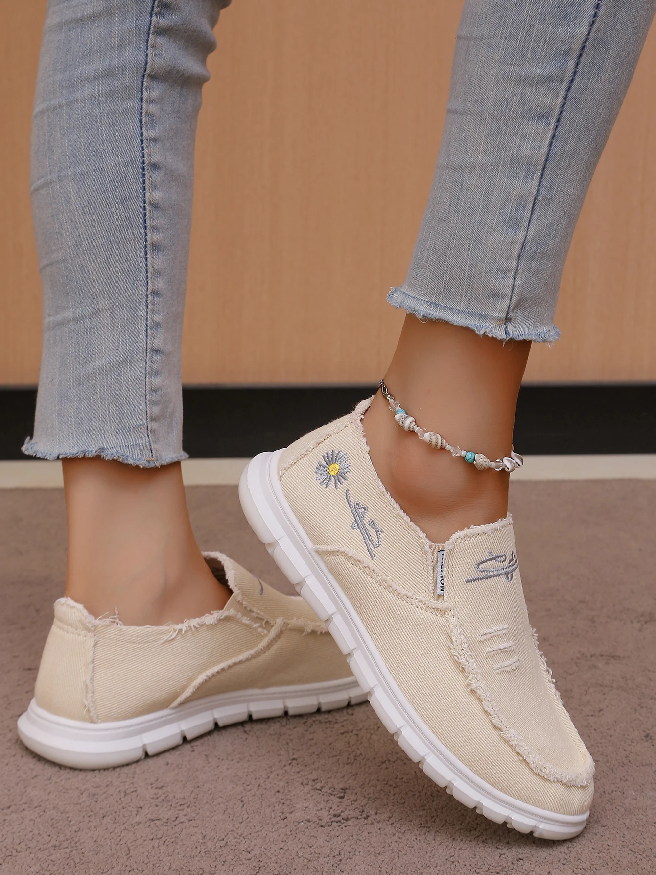 Canvas Slip-On Flats, Frayed Cut Collar Trim, Daisy Vine Stitch Graphic Diamond Lattice White Outsole Commute Lifestyle Shoes