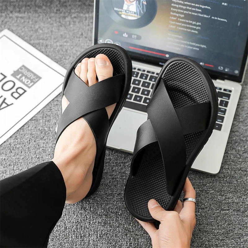 Men's Fashionable Summer Clogs Non-Slip Thick Sole Wear-Resistant Lightweight Comfortable Slip-On Slippers Beach Casual Sandals