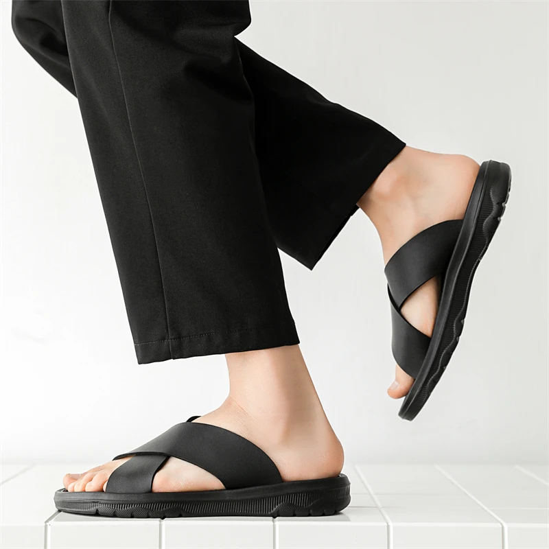 Men's Fashionable Summer Clogs Non-Slip Thick Sole Wear-Resistant Lightweight Comfortable Slip-On Slippers Beach Casual Sandals