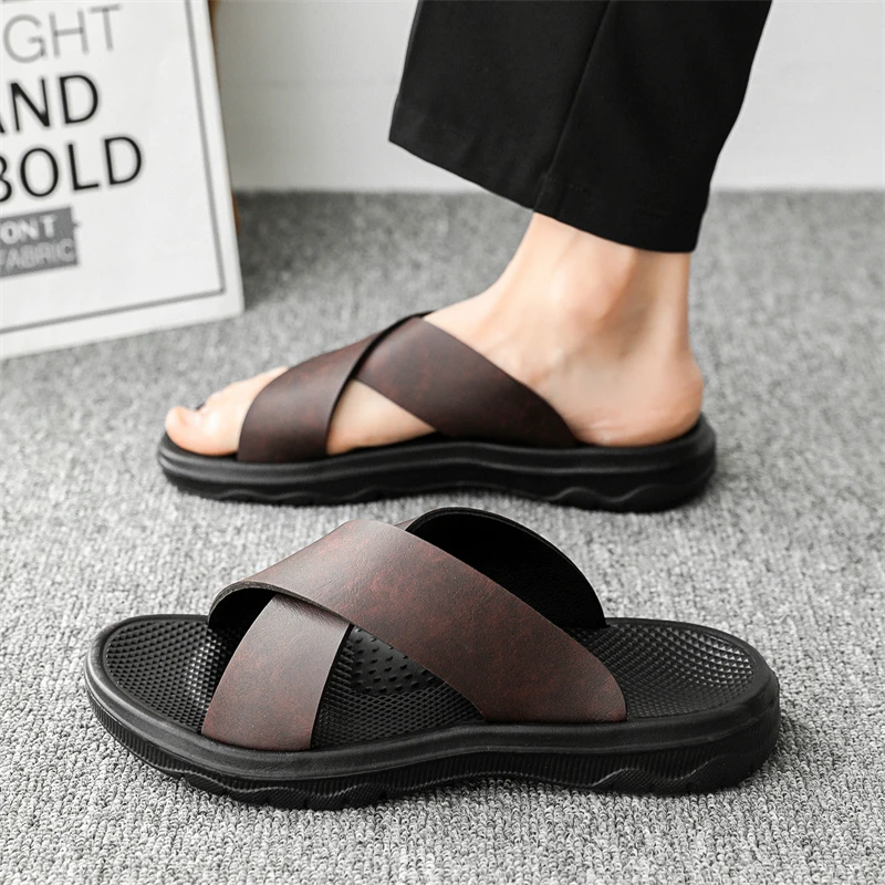 Men's Fashionable Summer Clogs Non-Slip Thick Sole Wear-Resistant Lightweight Comfortable Slip-On Slippers Beach Casual Sandals
