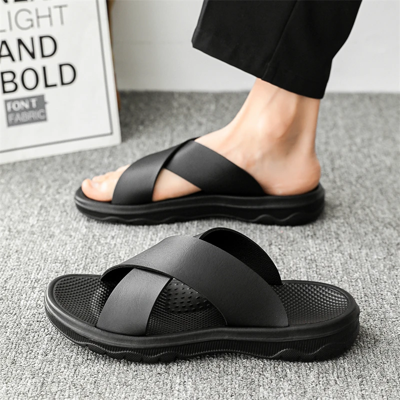 Men's Fashionable Summer Clogs Non-Slip Thick Sole Wear-Resistant Lightweight Comfortable Slip-On Slippers Beach Casual Sandals