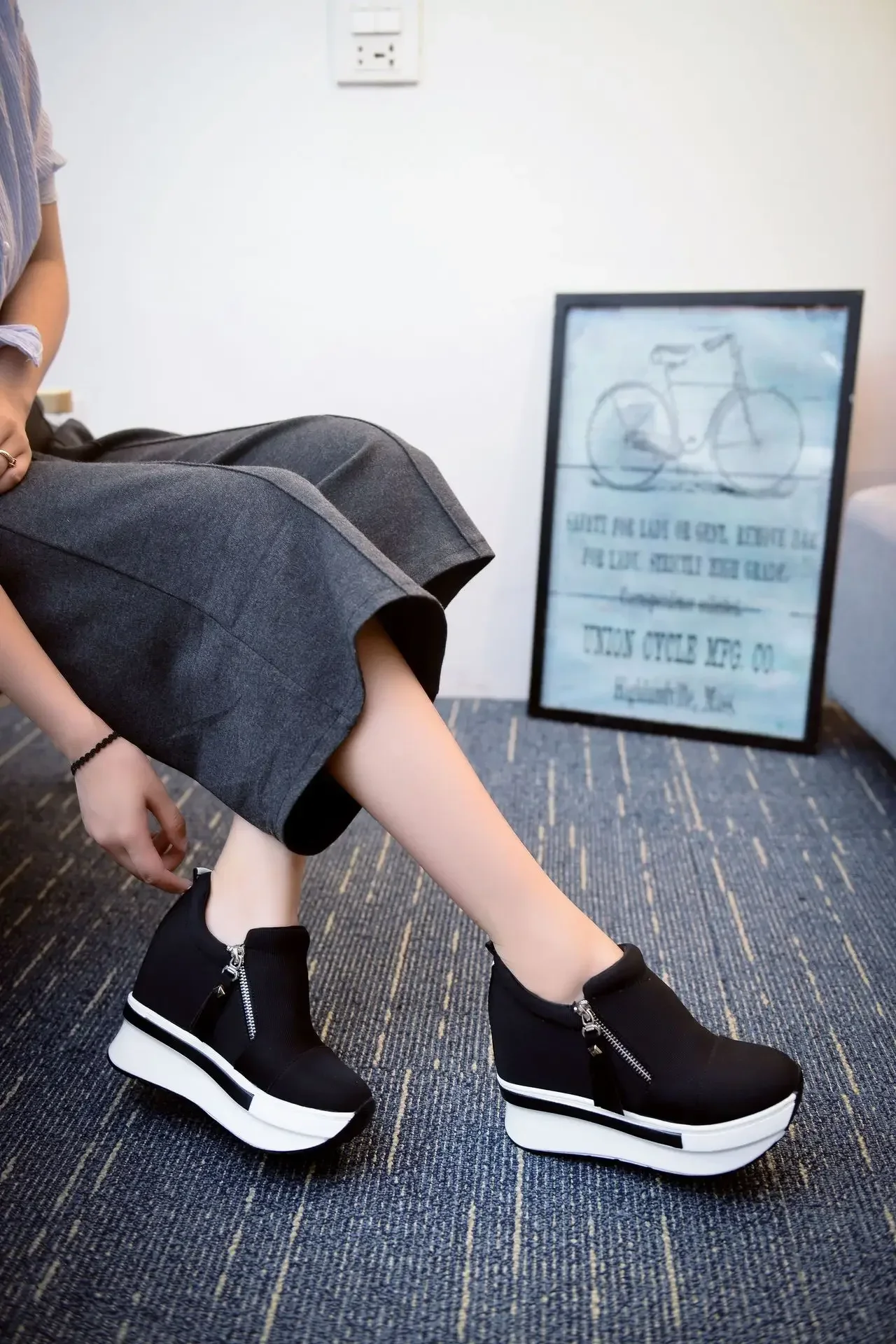2024 New Platform Sneakers Women Shoes Red Casual Shoes Comfortable Heels Black Canvas Shoes Women Invisible Wedge Sneaker
