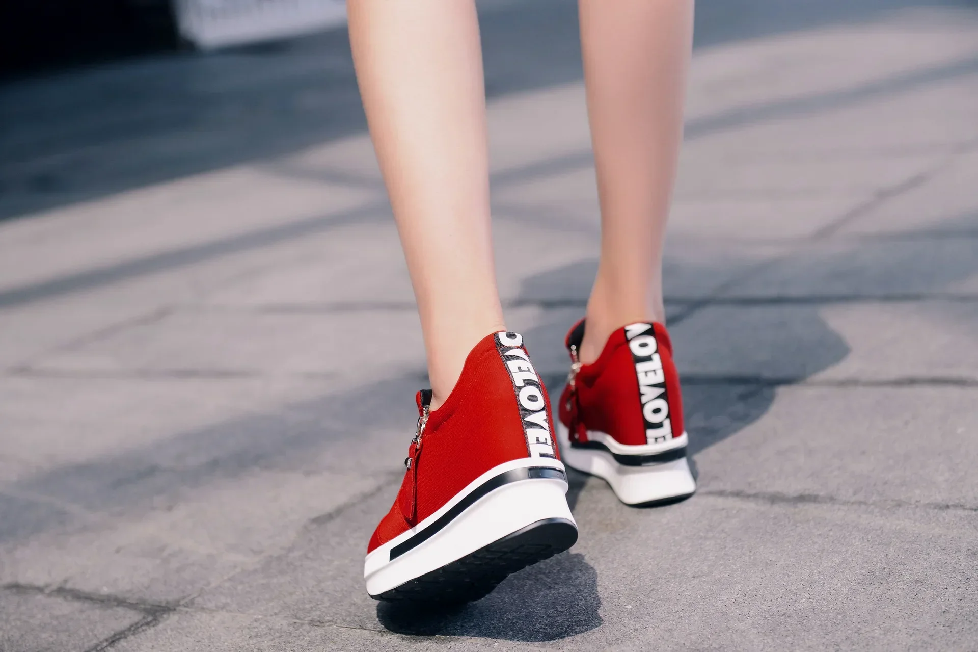 2024 New Platform Sneakers Women Shoes Red Casual Shoes Comfortable Heels Black Canvas Shoes Women Invisible Wedge Sneaker