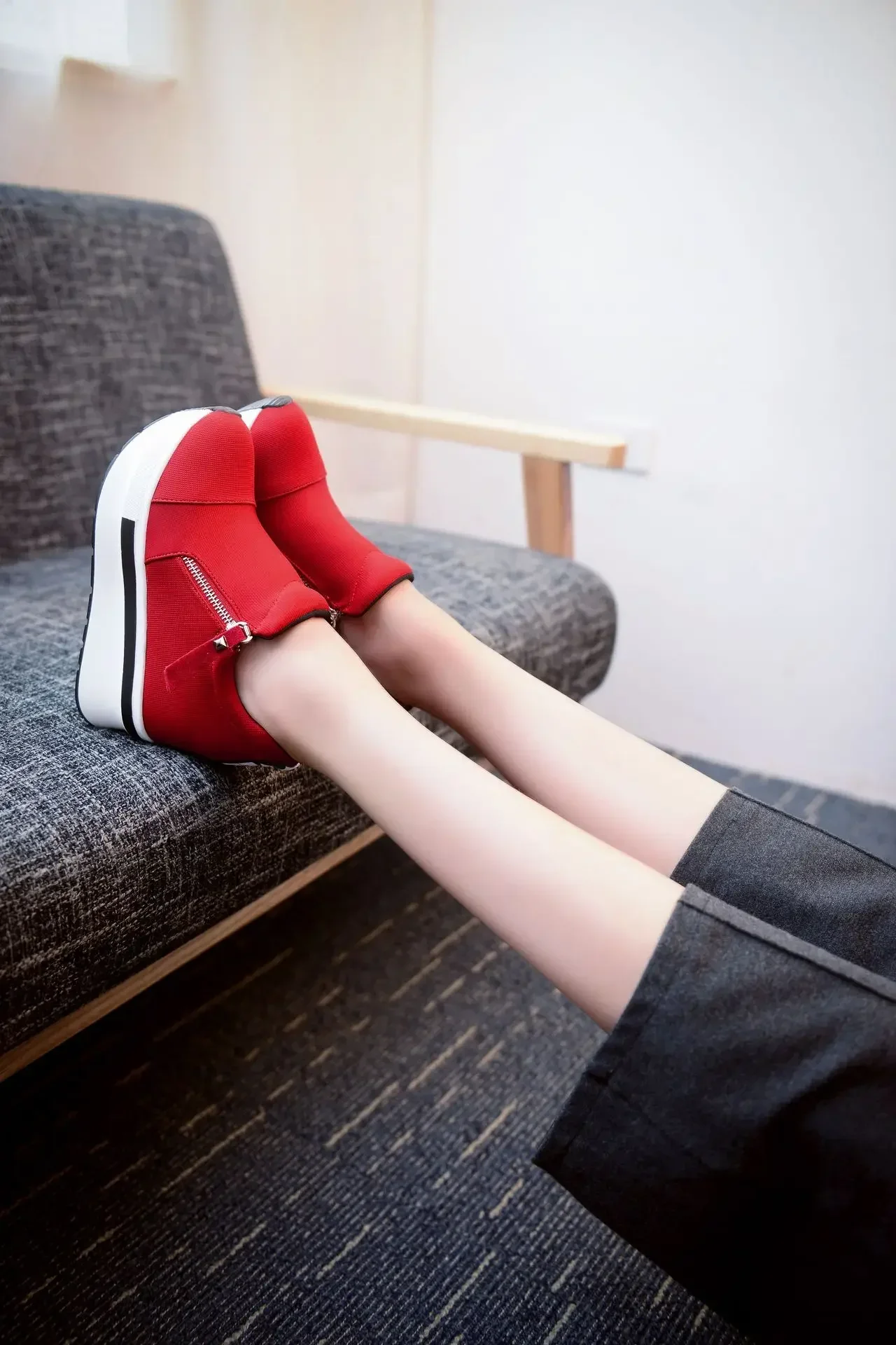 2024 New Platform Sneakers Women Shoes Red Casual Shoes Comfortable Heels Black Canvas Shoes Women Invisible Wedge Sneaker